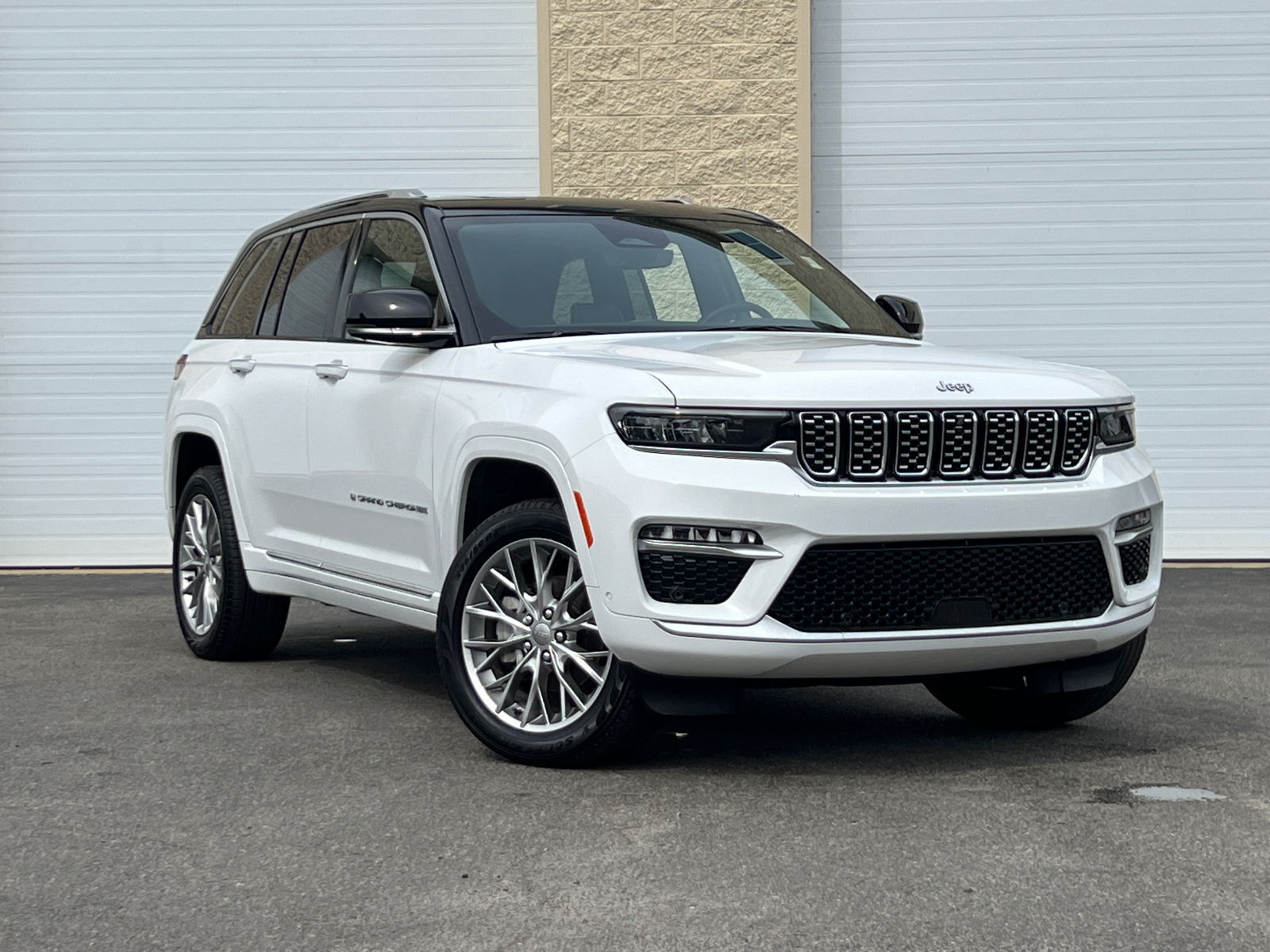 2023 Jeep Grand Cherokee Summit 1