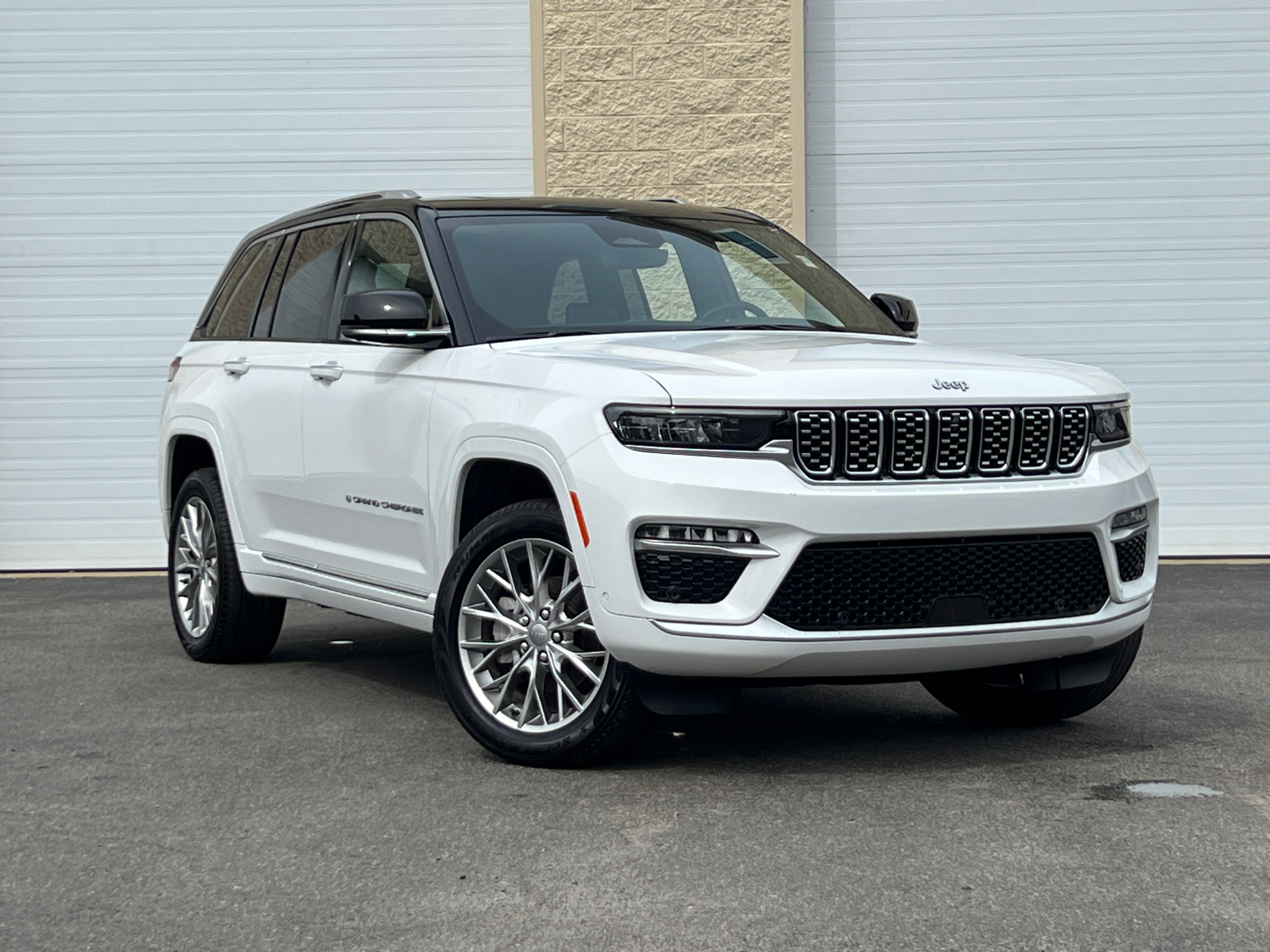 2023 Jeep Grand Cherokee Summit 2