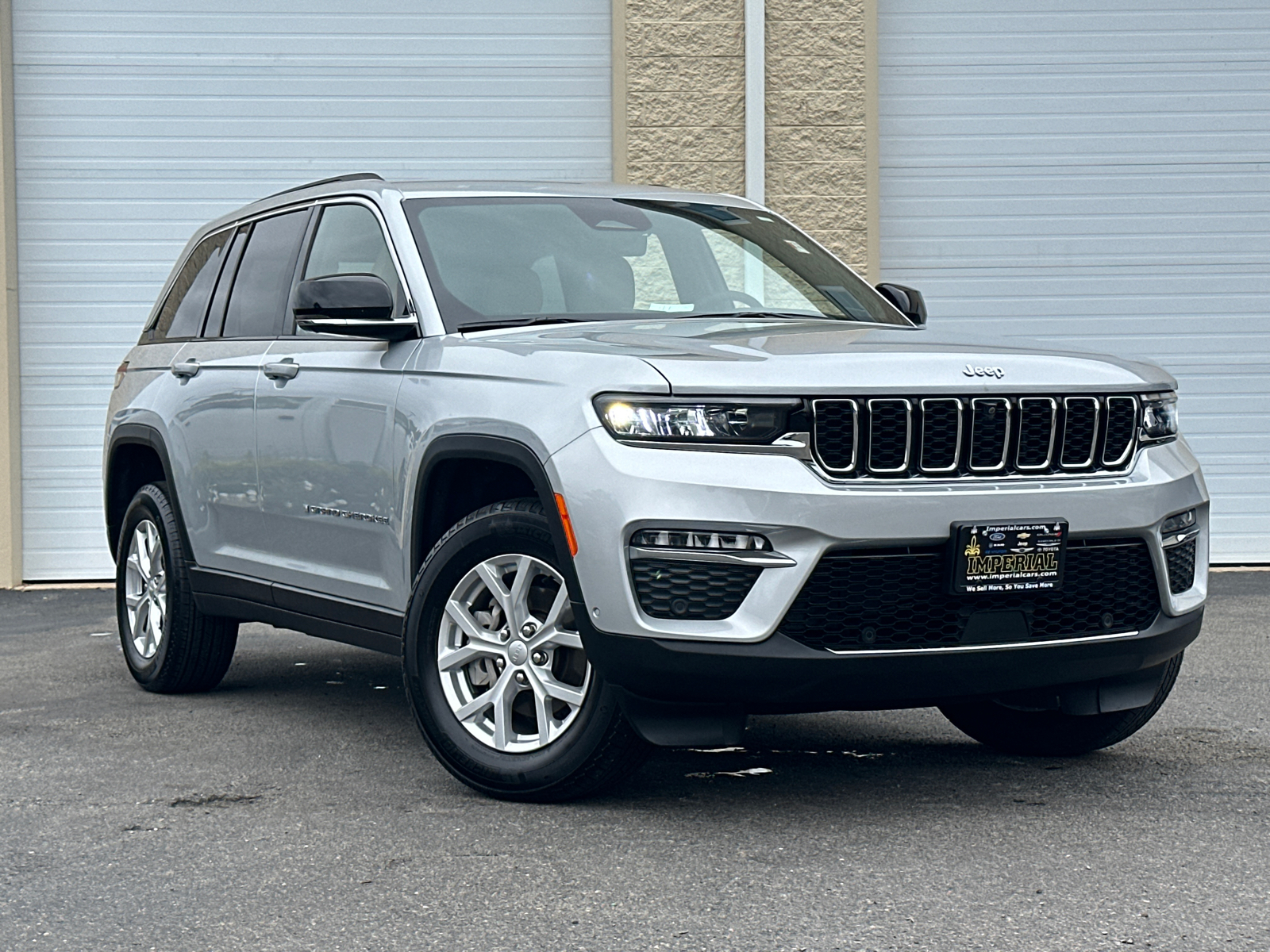 2023 Jeep Grand Cherokee Limited 1