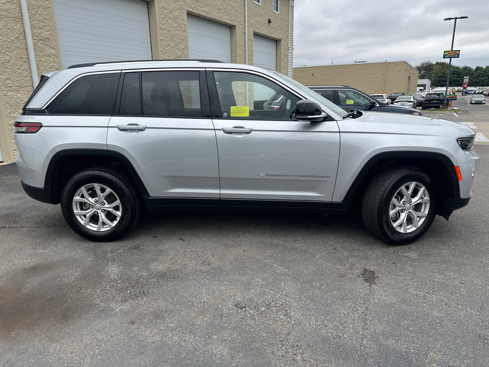 2023 Jeep Grand Cherokee Limited 12