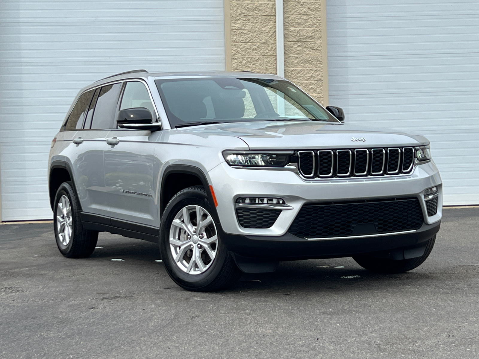 2023 Jeep Grand Cherokee Limited 1