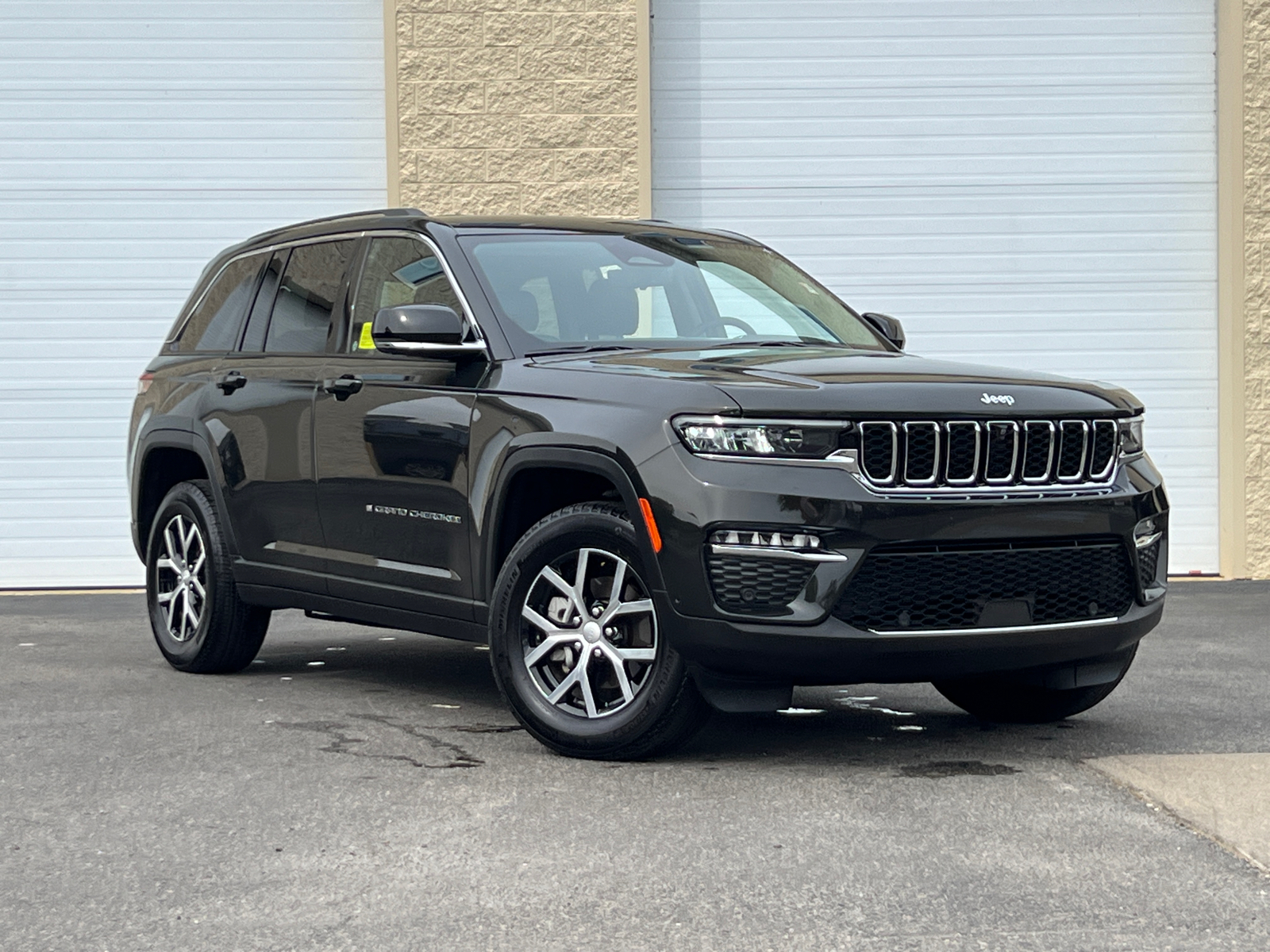 2023 Jeep Grand Cherokee Limited 1