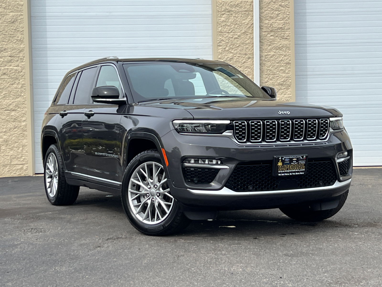 2022 Jeep Grand Cherokee Summit 1