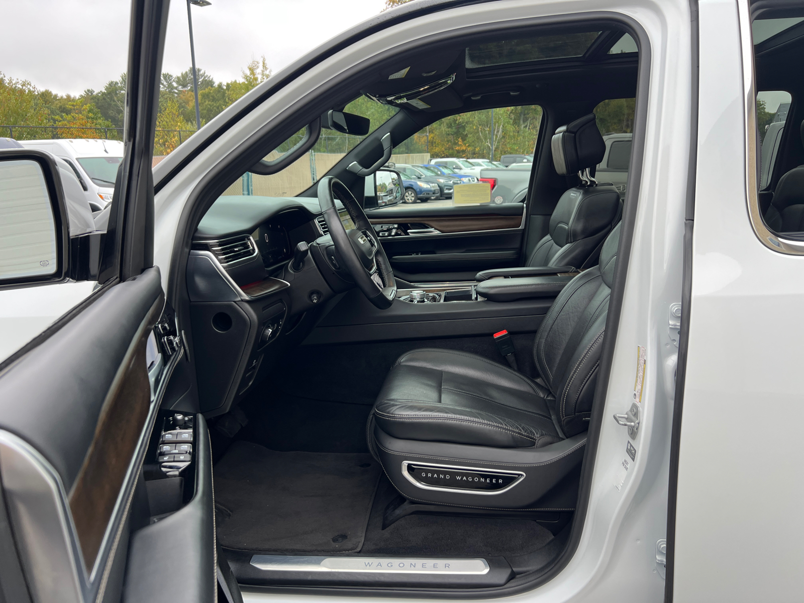 2022 Jeep Grand Wagoneer Series I 34