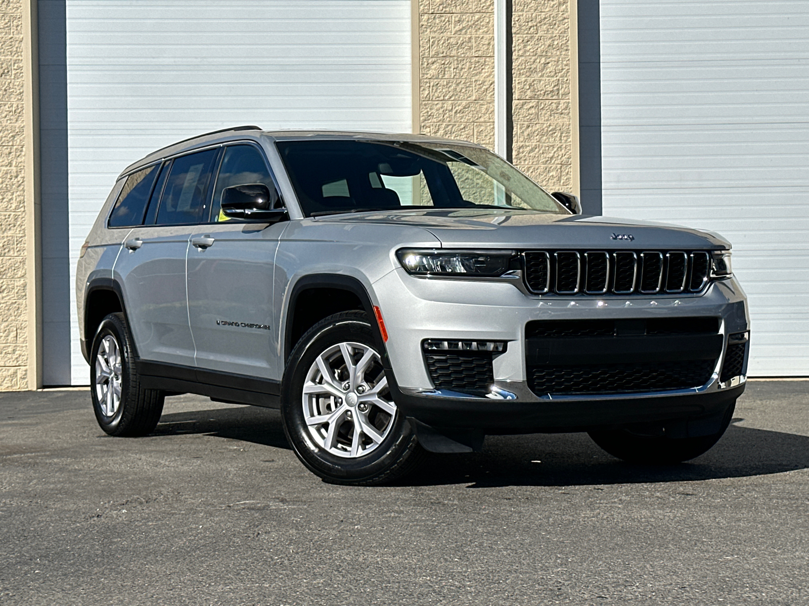 2023 Jeep Grand Cherokee L Limited 1