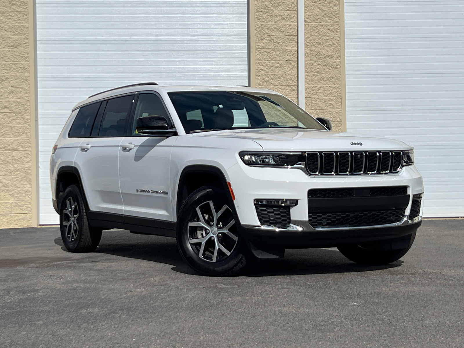 2023 Jeep Grand Cherokee L Limited 1