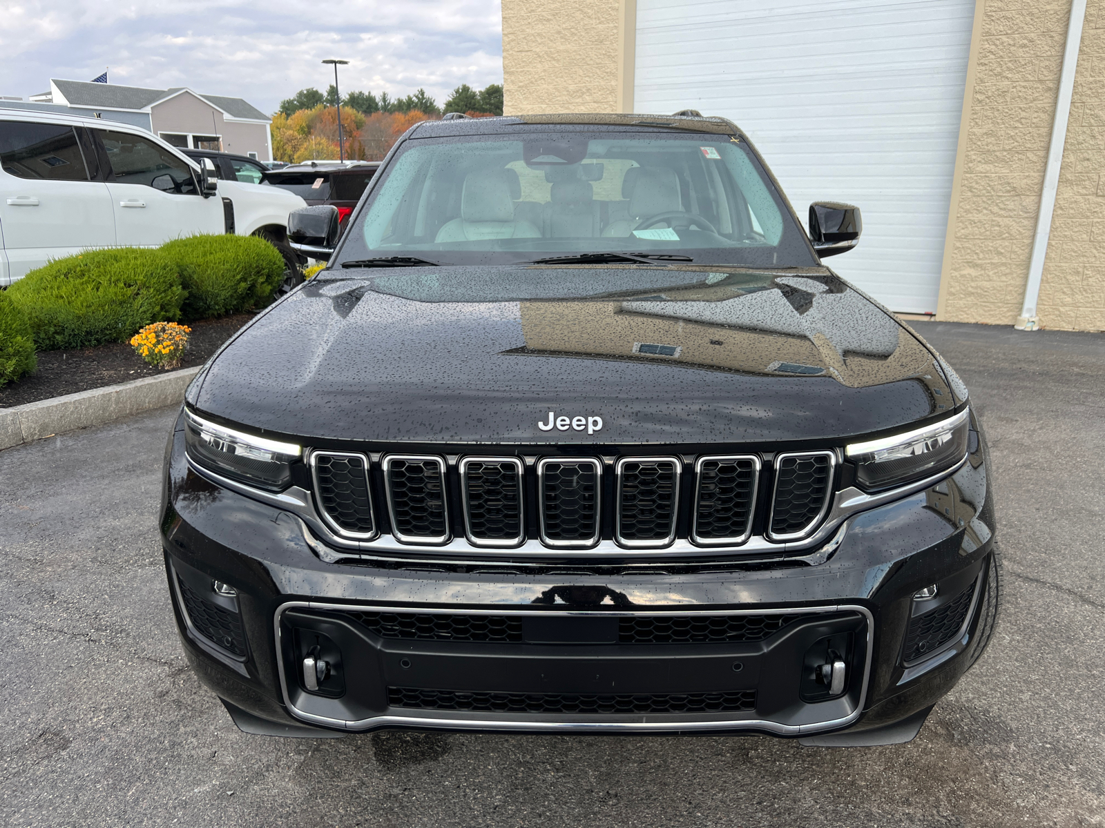 2022 Jeep Grand Cherokee Overland 3