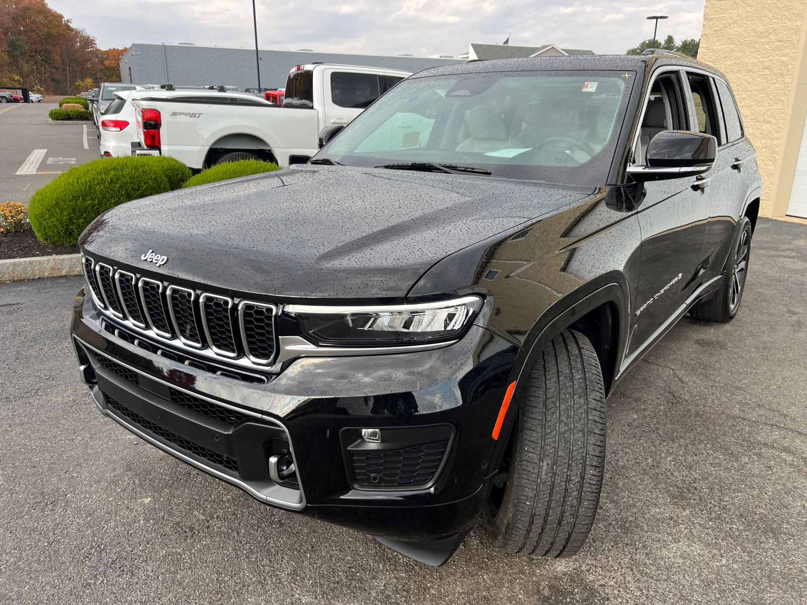 2022 Jeep Grand Cherokee Overland 4