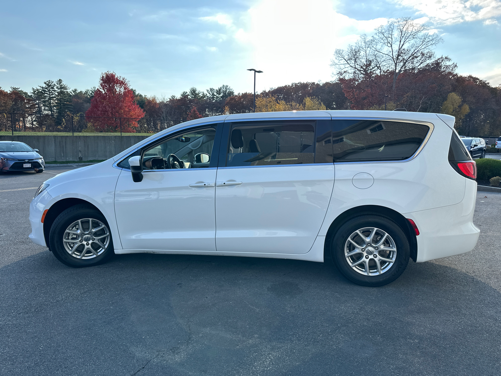 2023 Chrysler Voyager LX 5