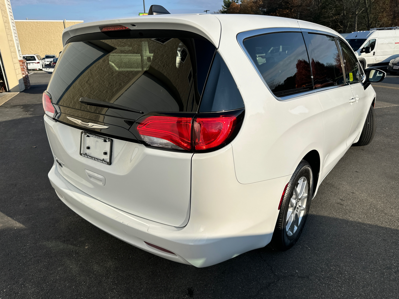 2023 Chrysler Voyager LX 10