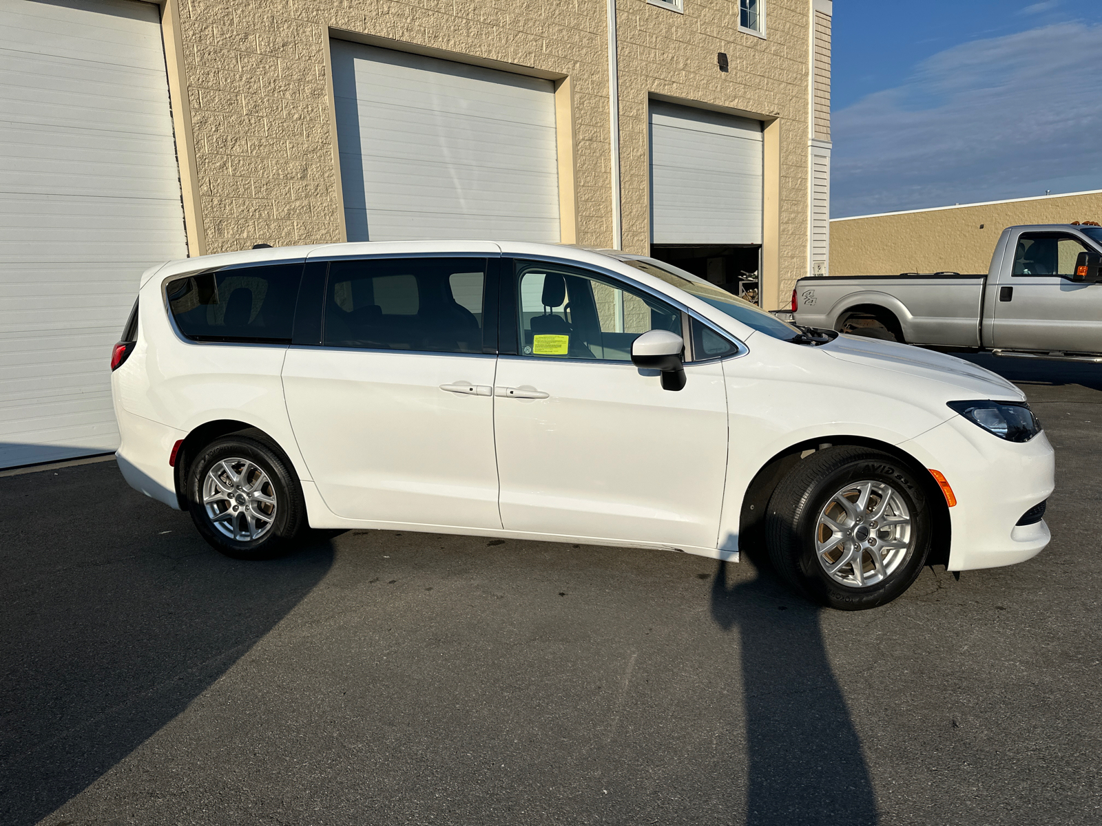 2023 Chrysler Voyager LX 11