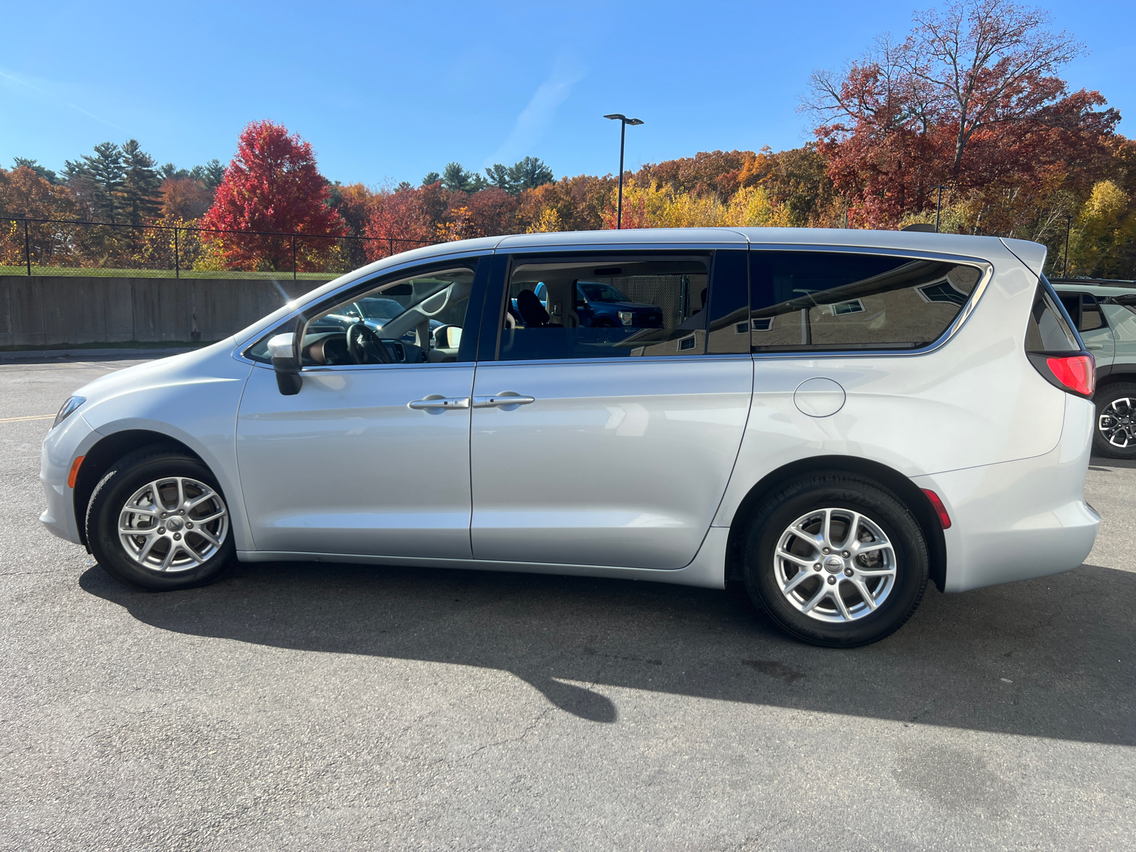 2022 Chrysler Voyager LX 5