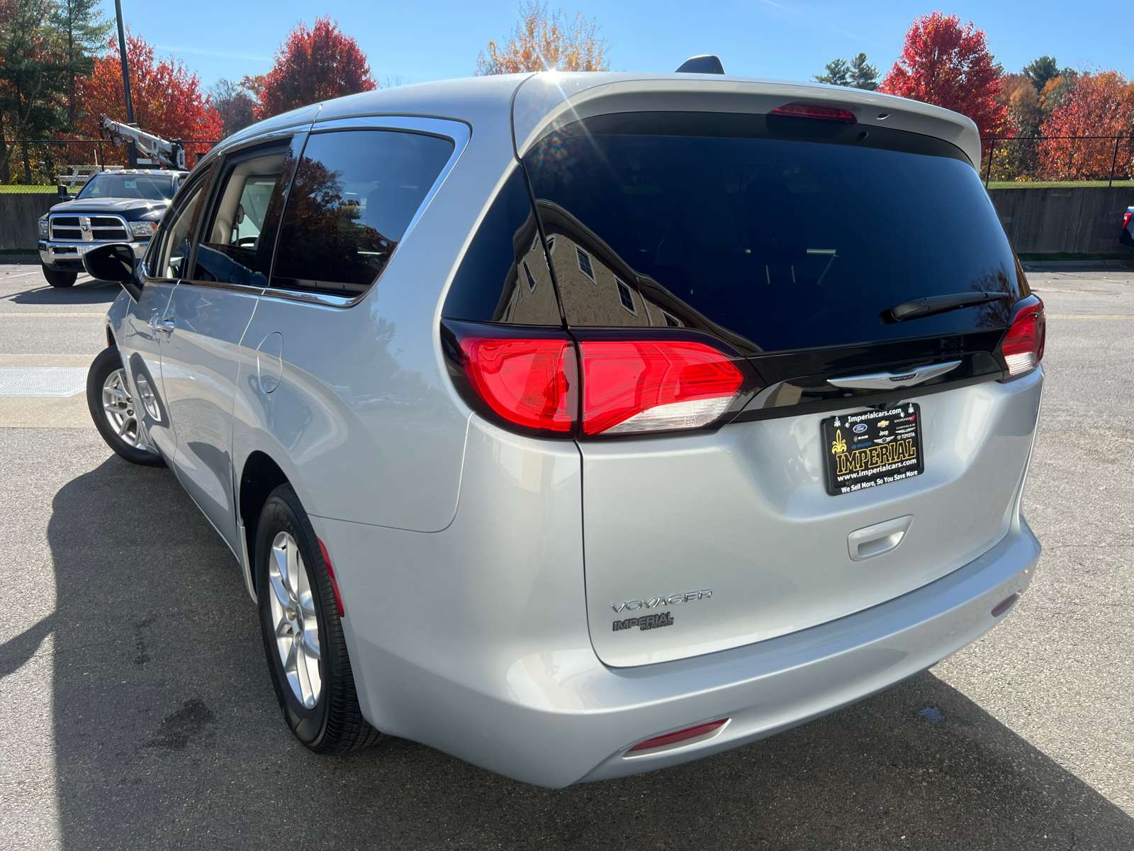 2022 Chrysler Voyager LX 8