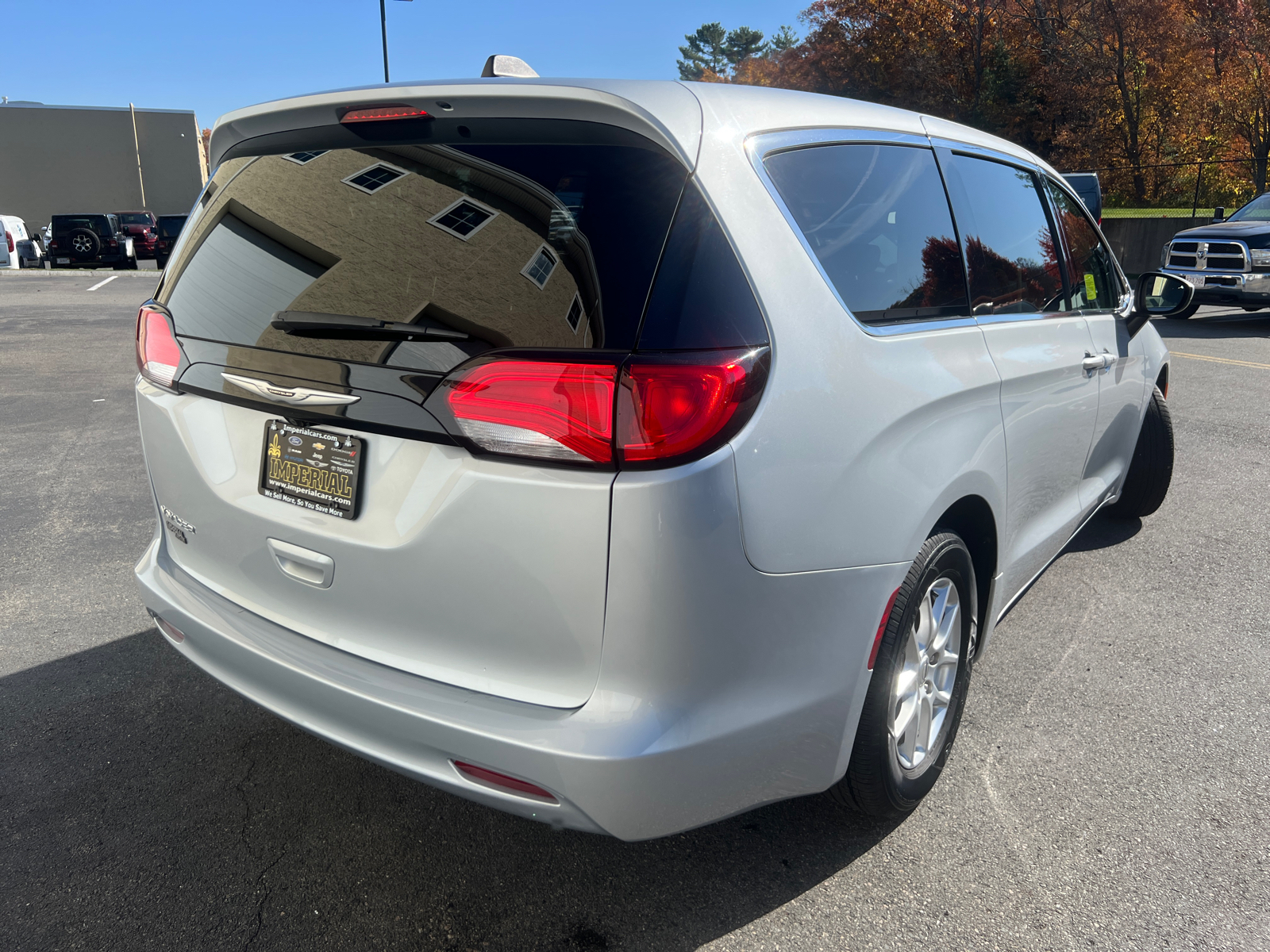 2022 Chrysler Voyager LX 11