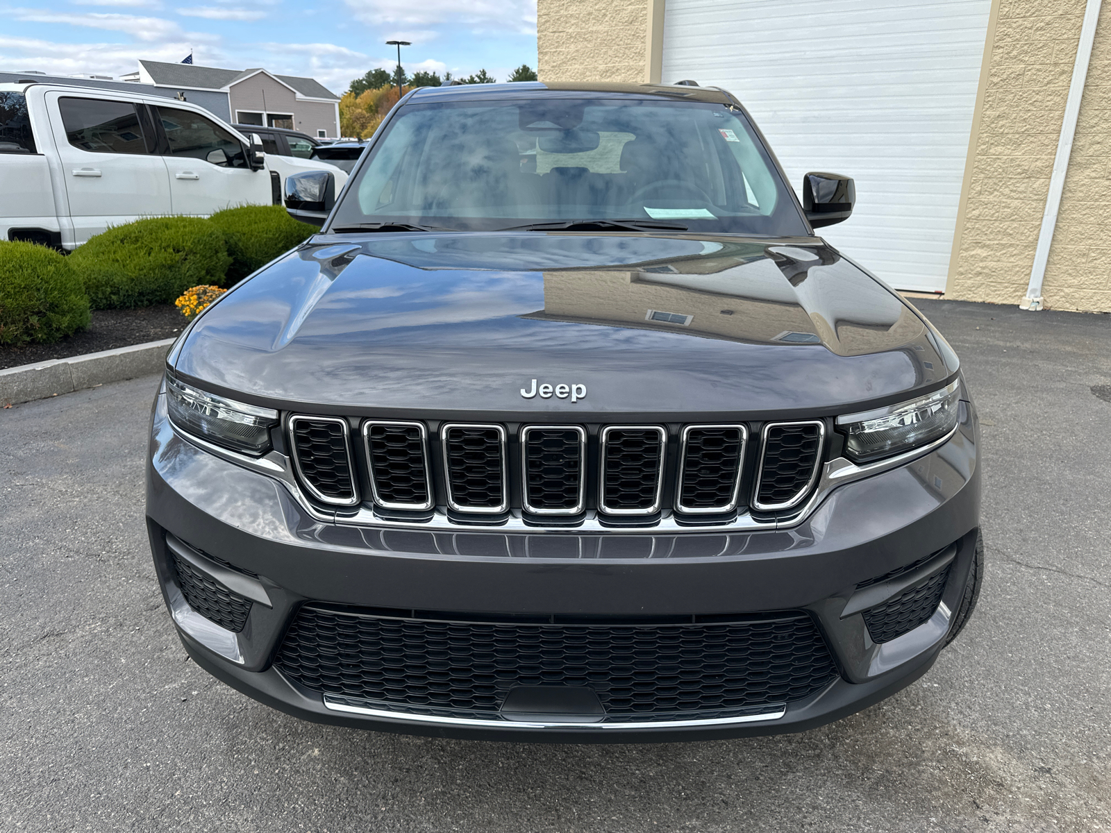 2023 Jeep Grand Cherokee Laredo 3