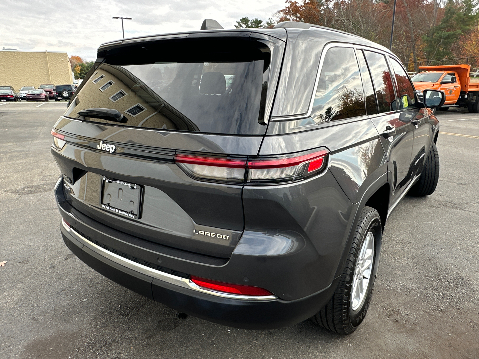 2023 Jeep Grand Cherokee Laredo 12