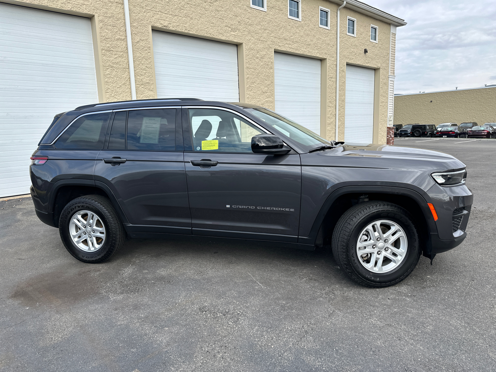 2023 Jeep Grand Cherokee Laredo 13