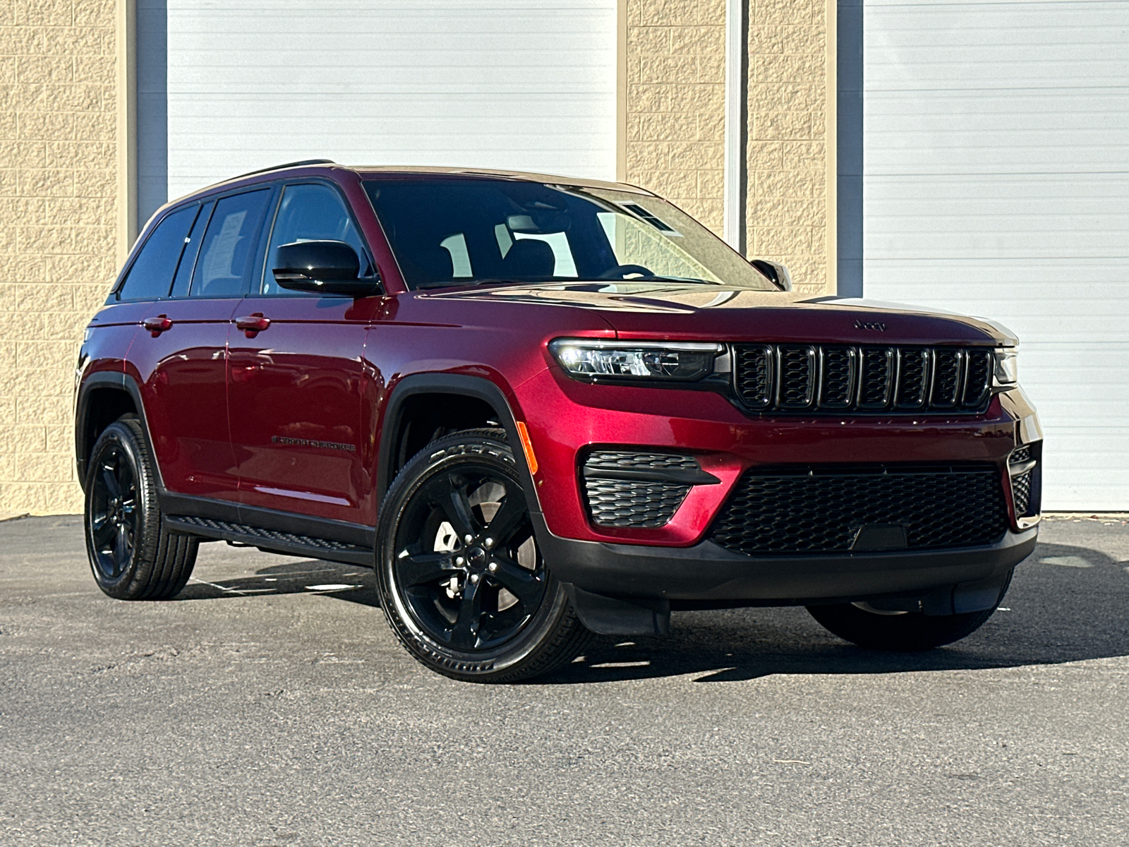 2023 Jeep Grand Cherokee Altitude 1