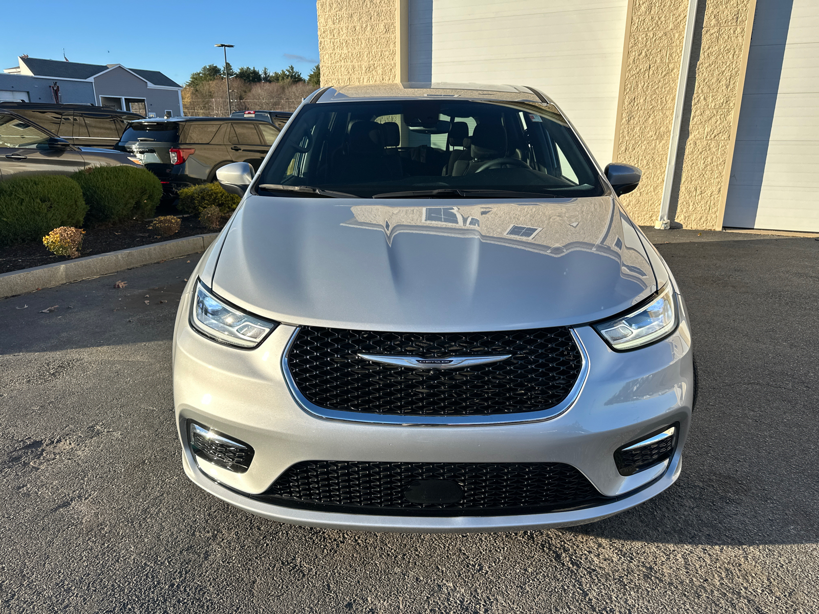 2023 Chrysler Pacifica Touring 3