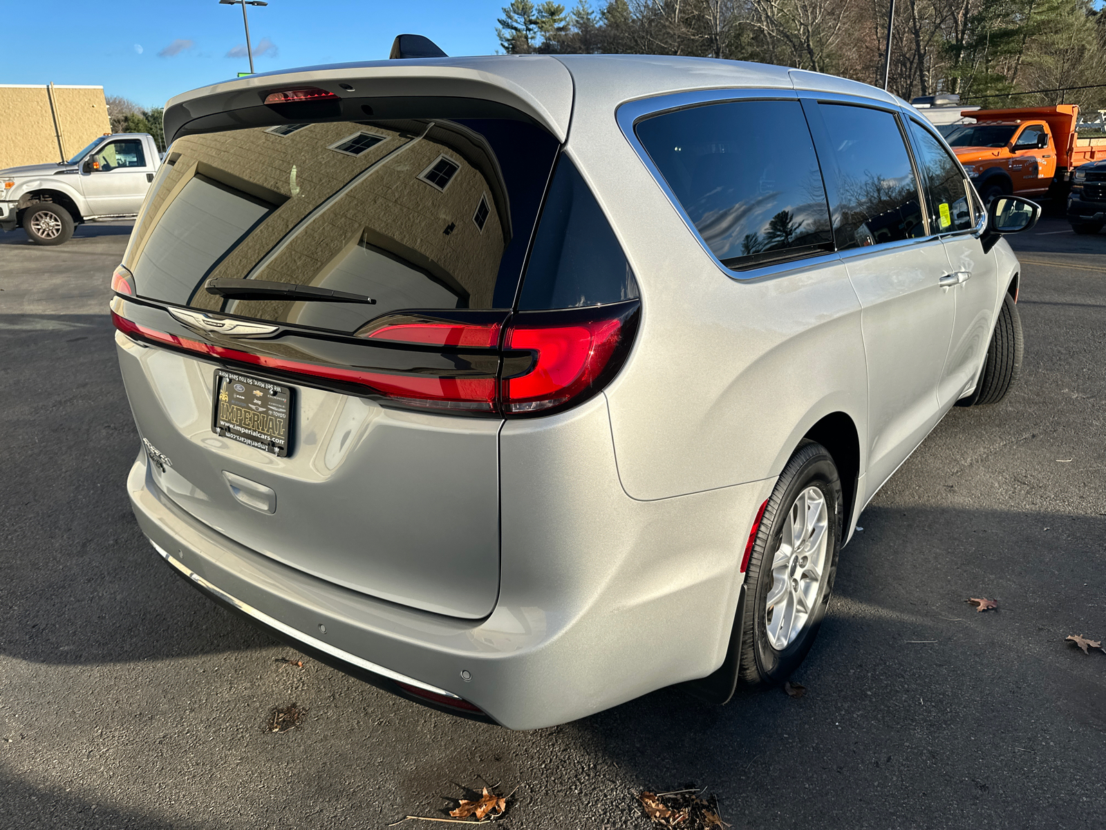 2023 Chrysler Pacifica Touring 11