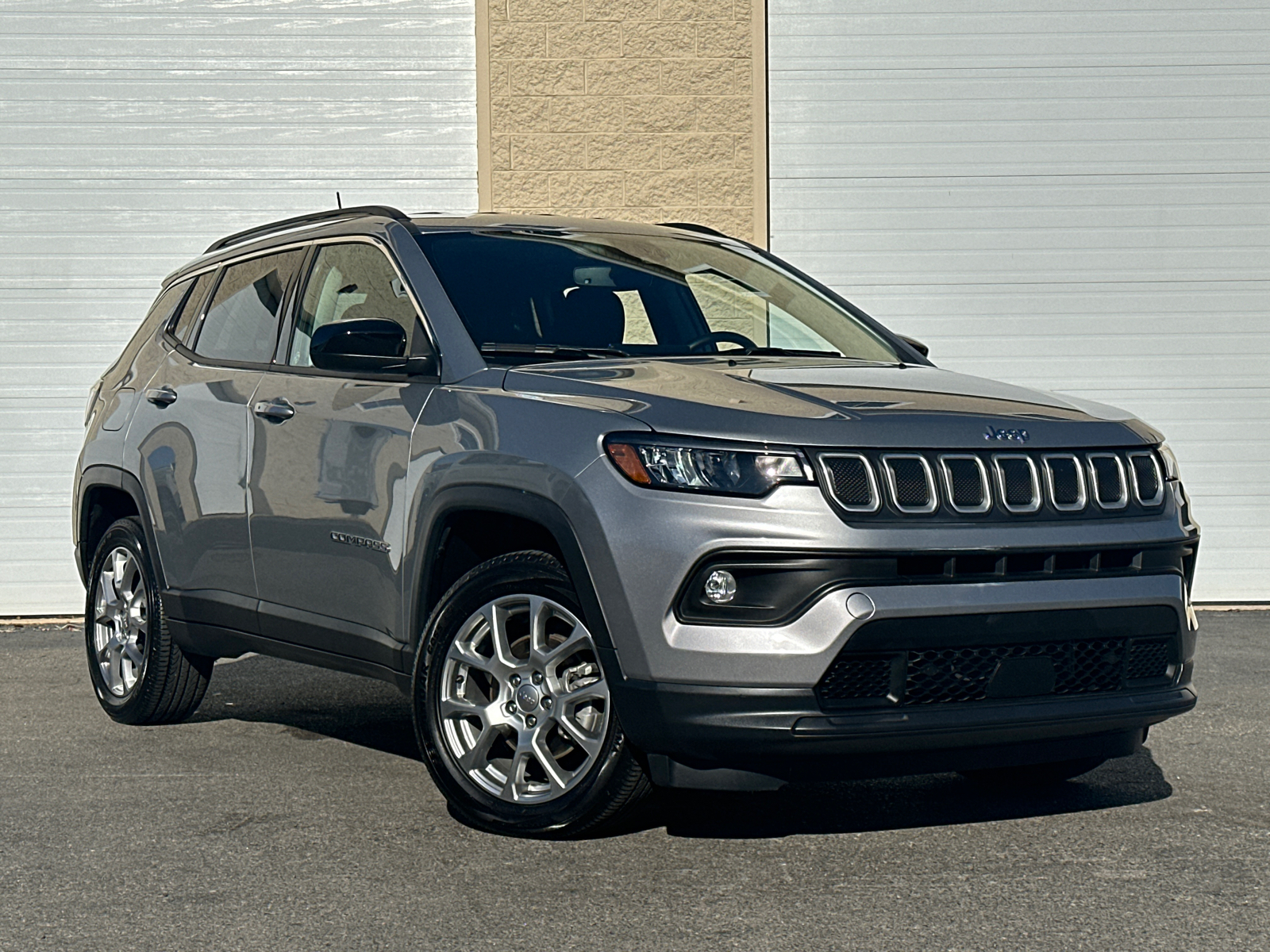 2022 Jeep Compass Latitude Lux 1