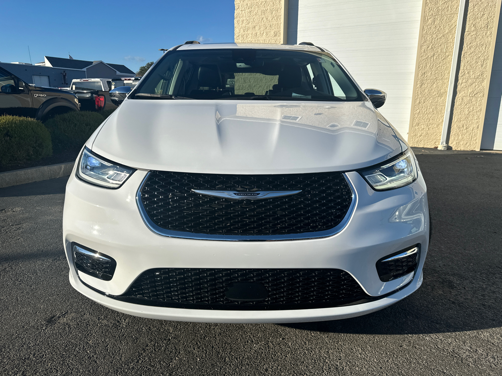 2023 Chrysler Pacifica Limited 3