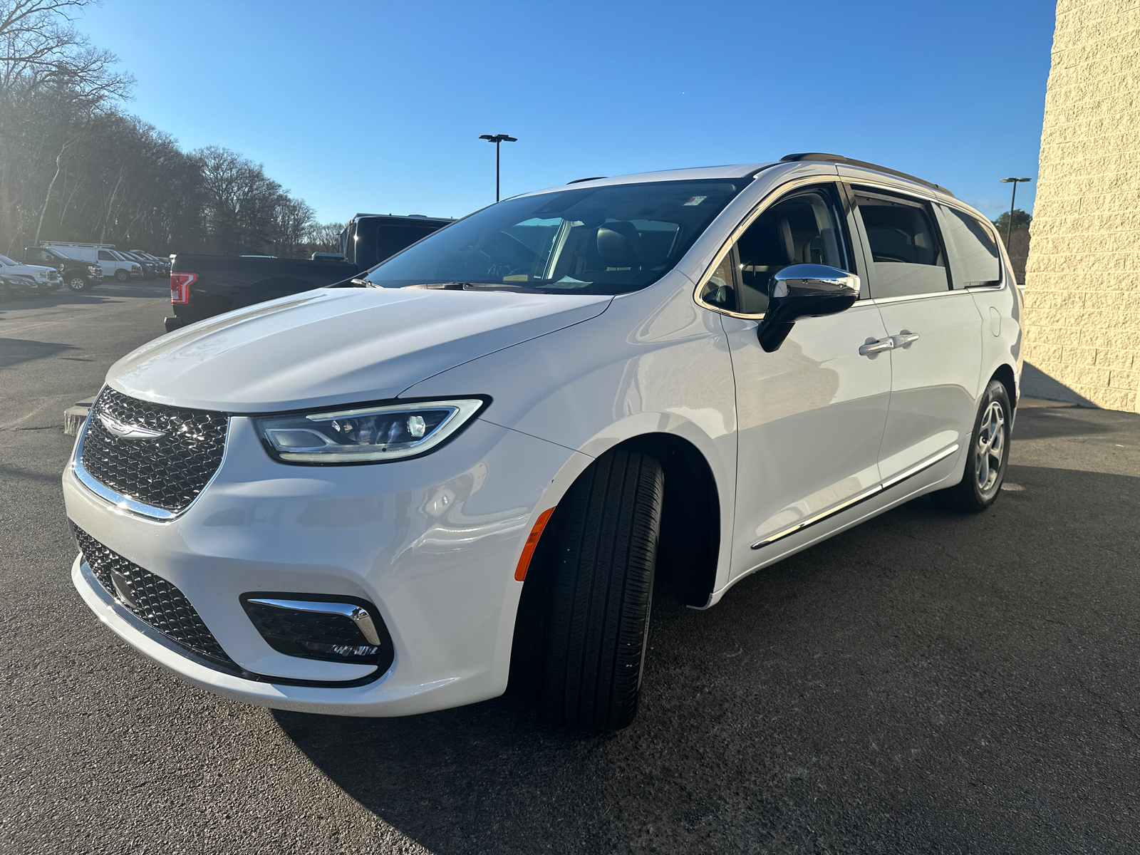 2023 Chrysler Pacifica Limited 4