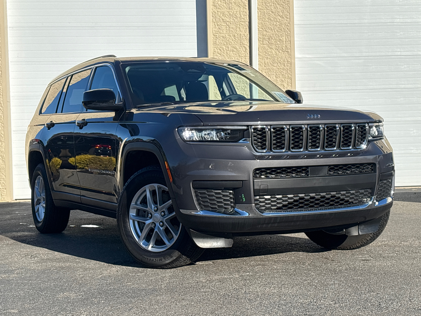 2023 Jeep Grand Cherokee L Laredo 2