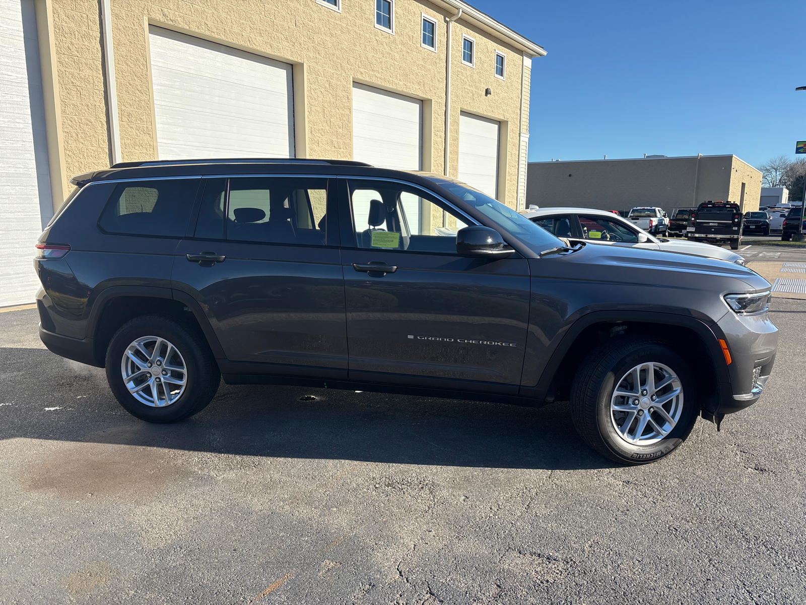 2023 Jeep Grand Cherokee L Laredo 11