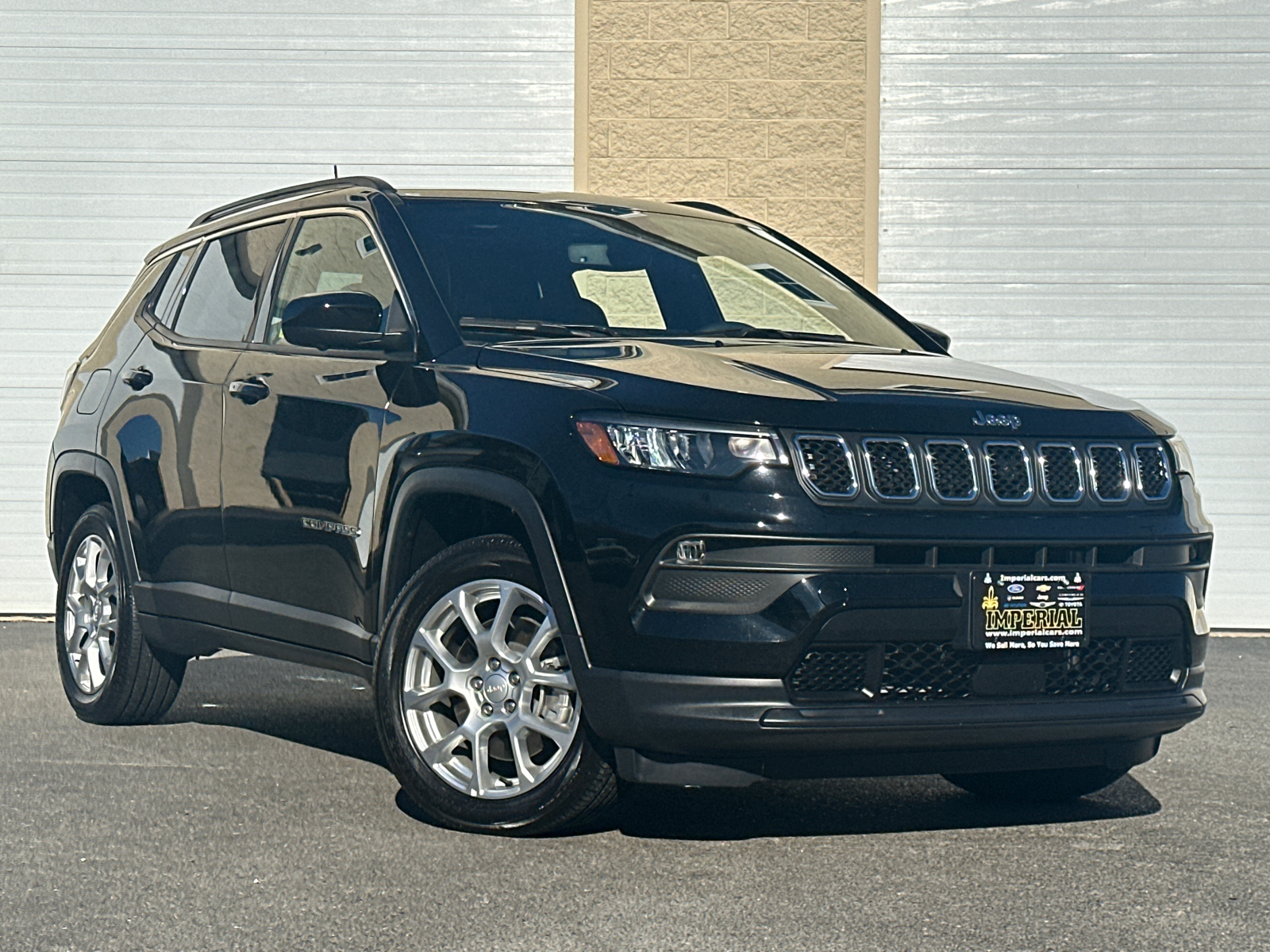 2023 Jeep Compass Latitude Lux 1