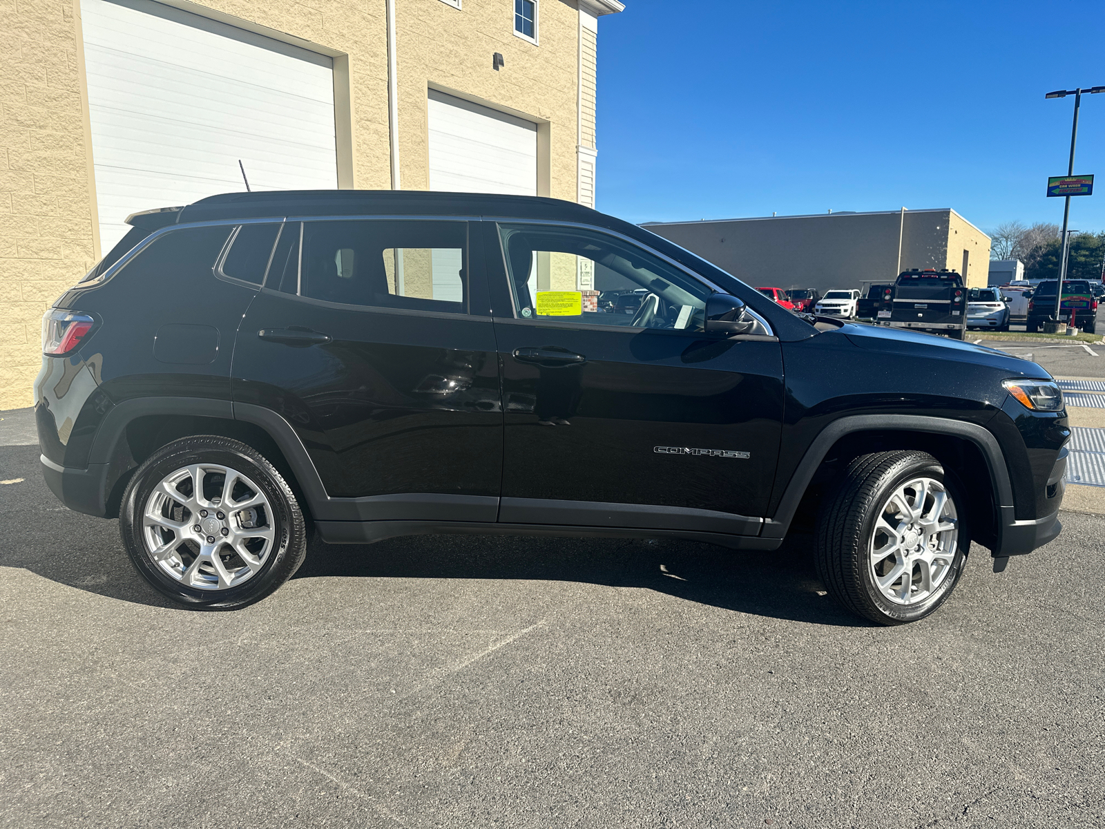 2023 Jeep Compass Latitude Lux 11