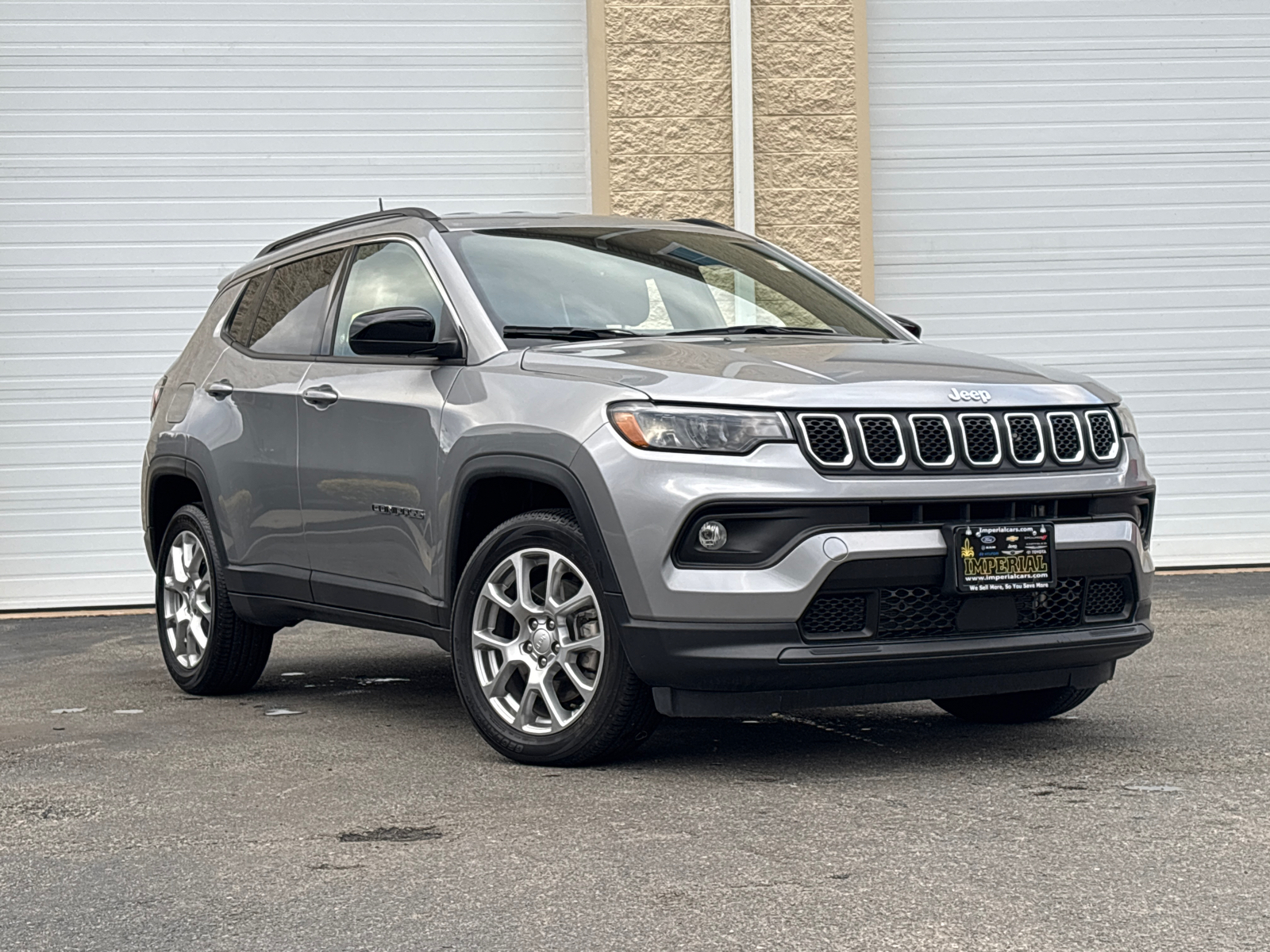 2023 Jeep Compass Latitude Lux 2