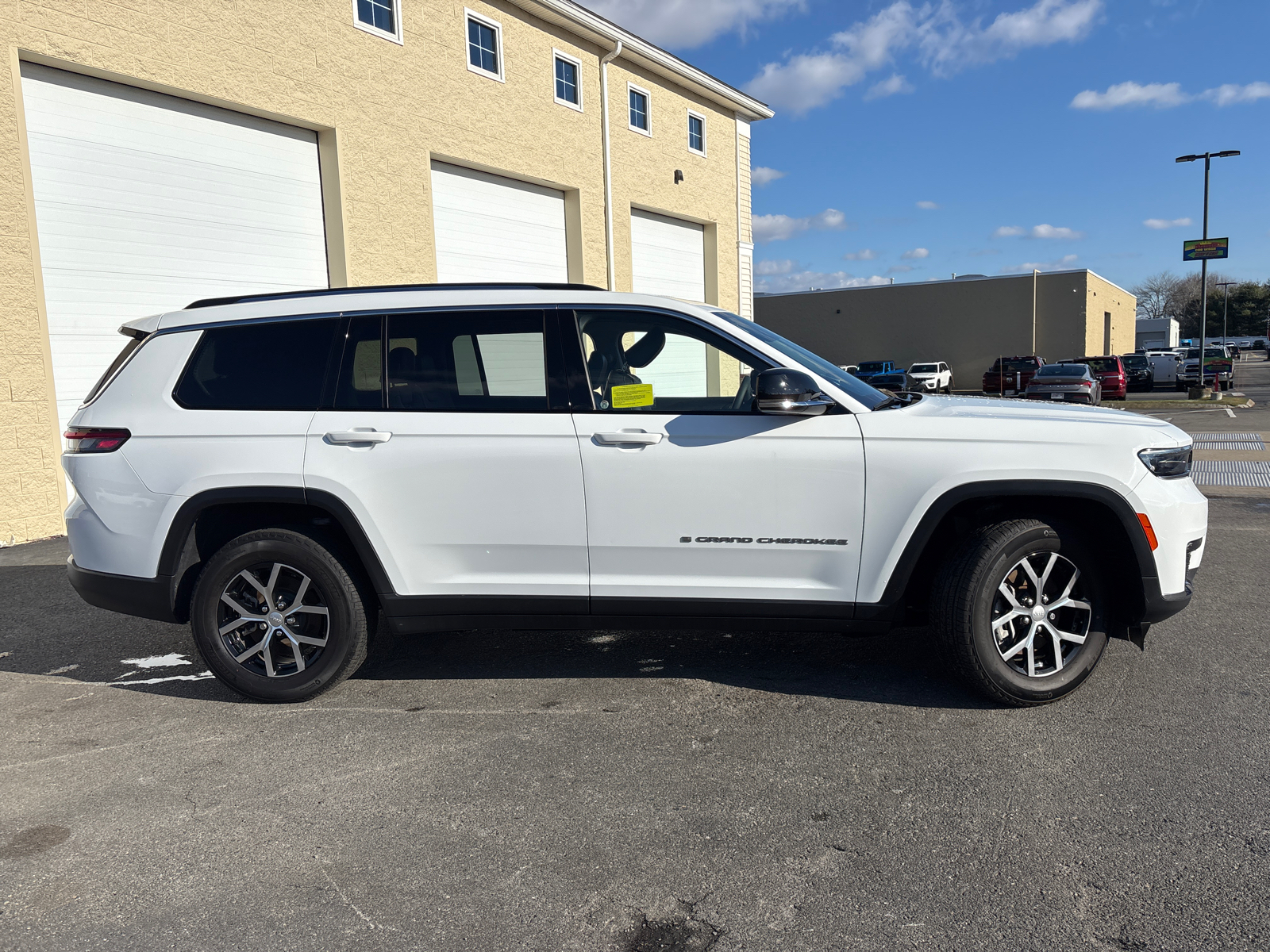 2023 Jeep Grand Cherokee L Limited 11