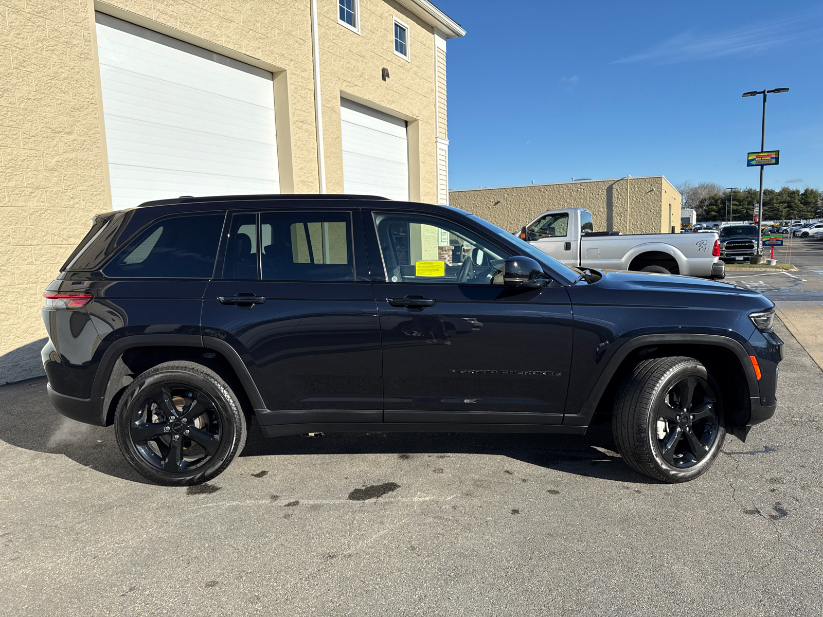 2023 Jeep Grand Cherokee Limited 11