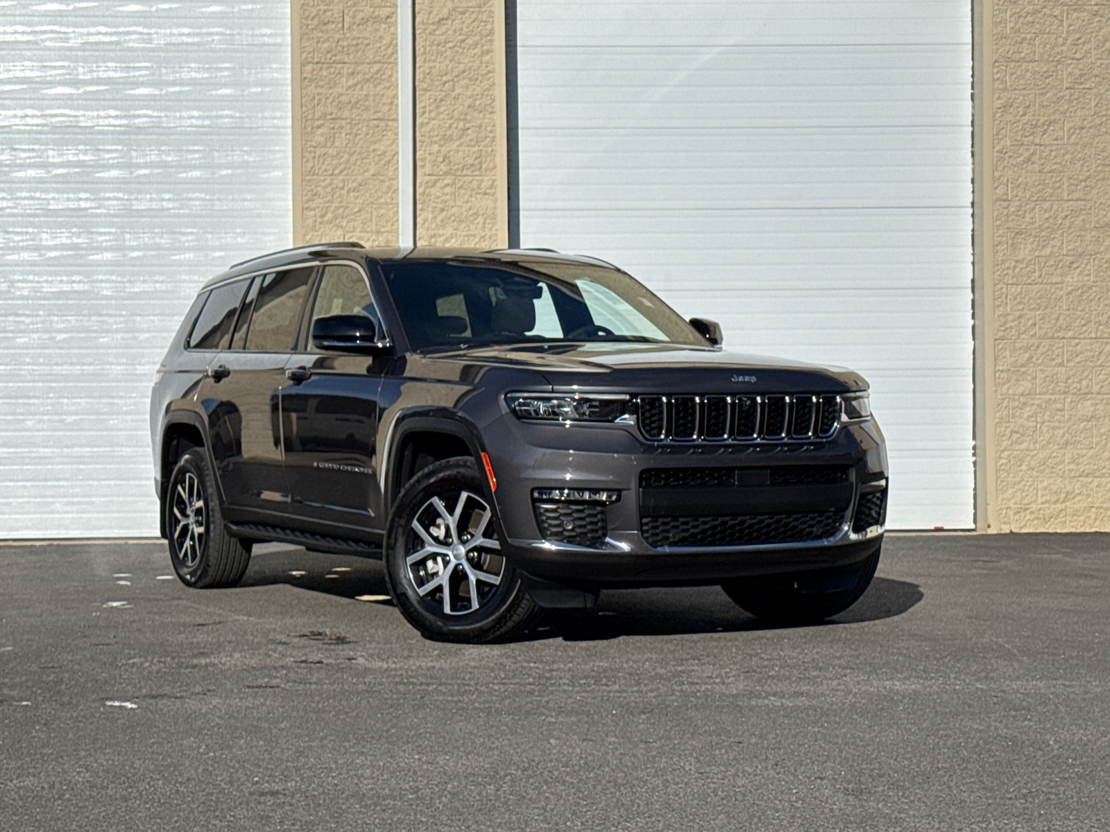 2023 Jeep Grand Cherokee L Limited 1