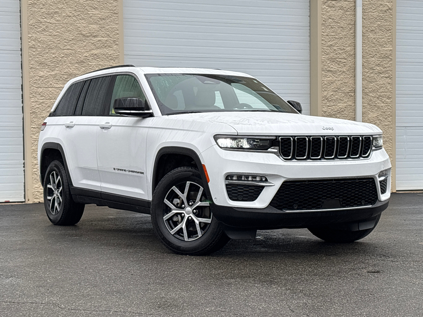 2023 Jeep Grand Cherokee Limited 1