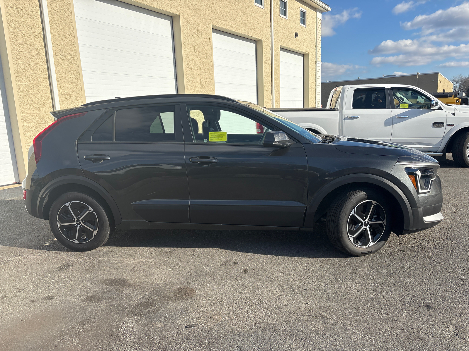 2023 Kia Niro LX 11