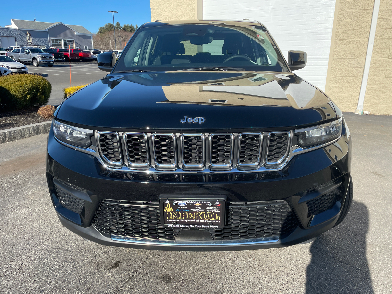 2023 Jeep Grand Cherokee Laredo 3