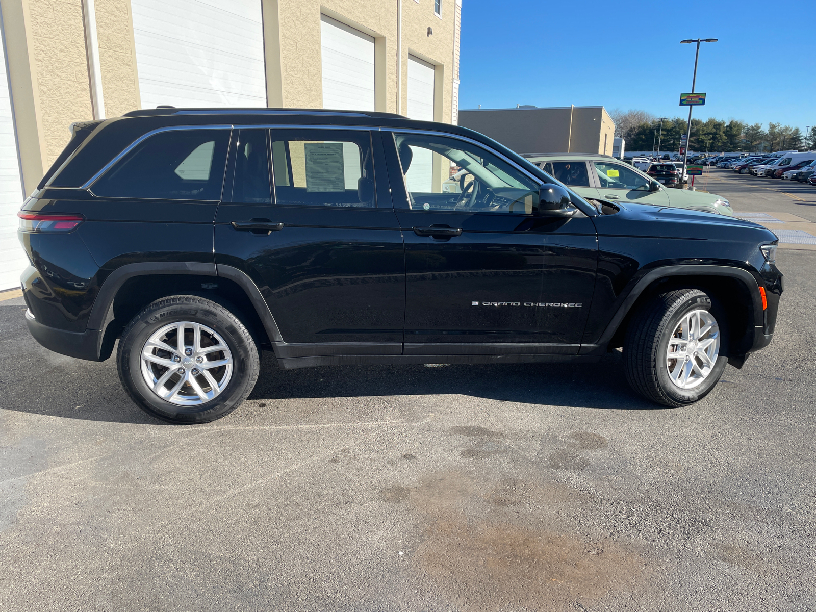 2023 Jeep Grand Cherokee Laredo 15