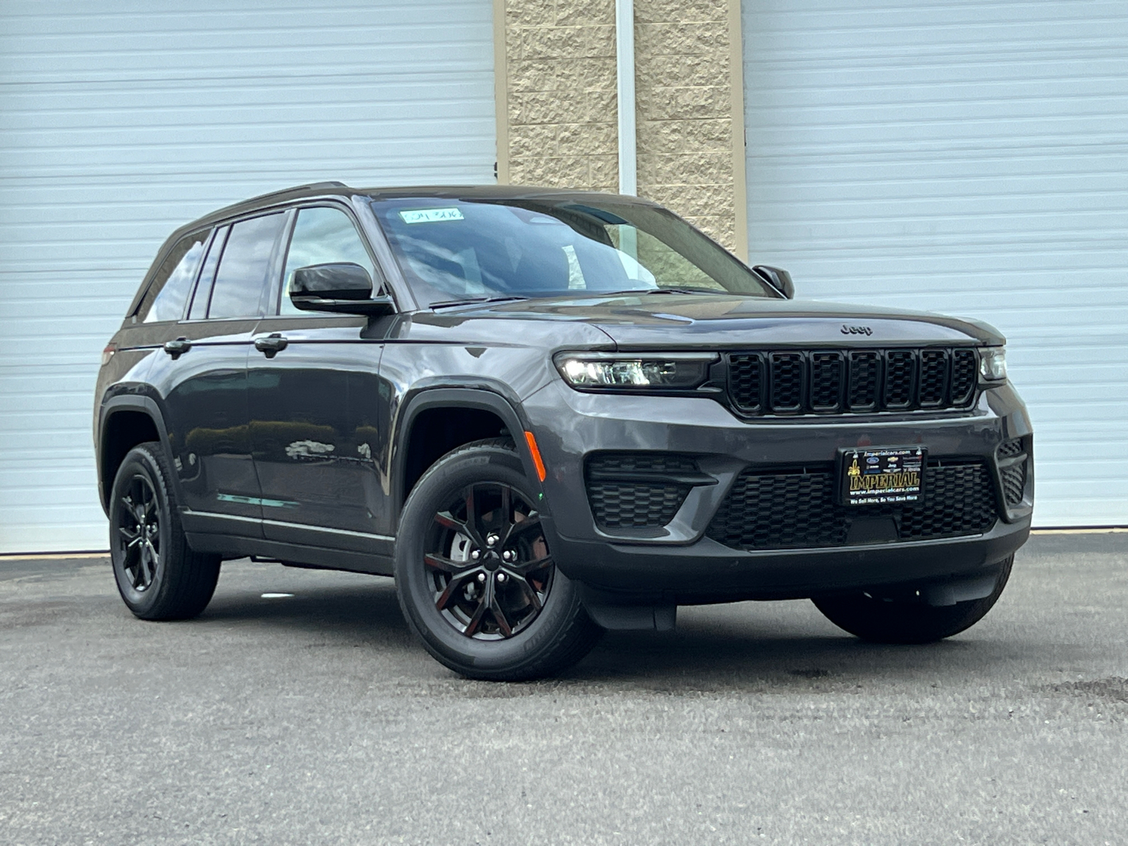 2024 Jeep Grand Cherokee Laredo 1