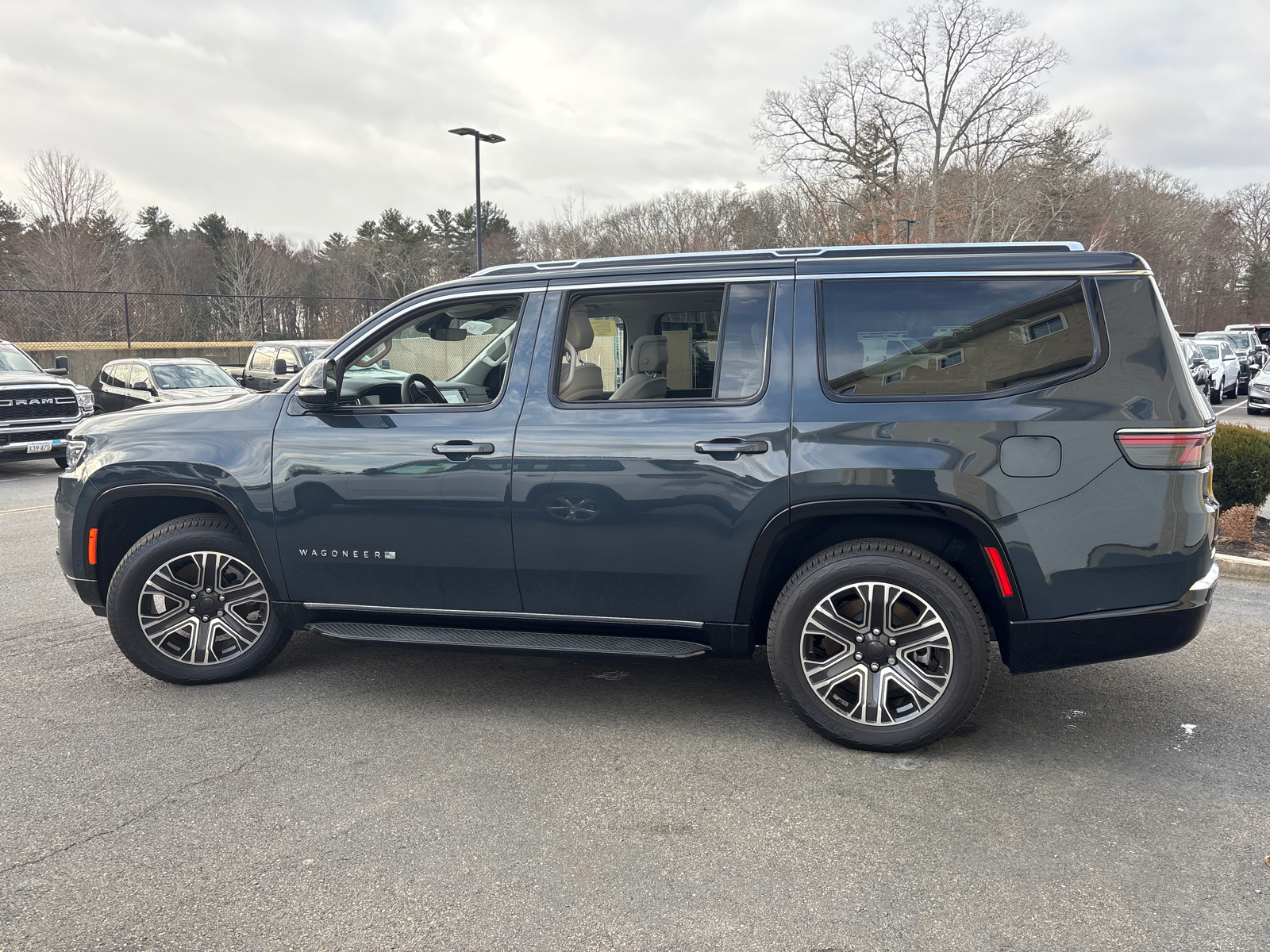 2024 Jeep Wagoneer Base 5