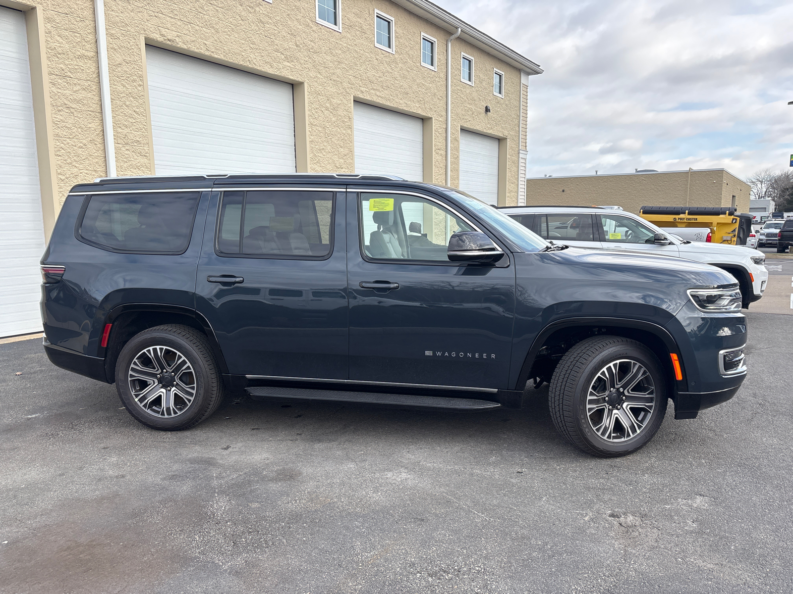 2024 Jeep Wagoneer Base 11