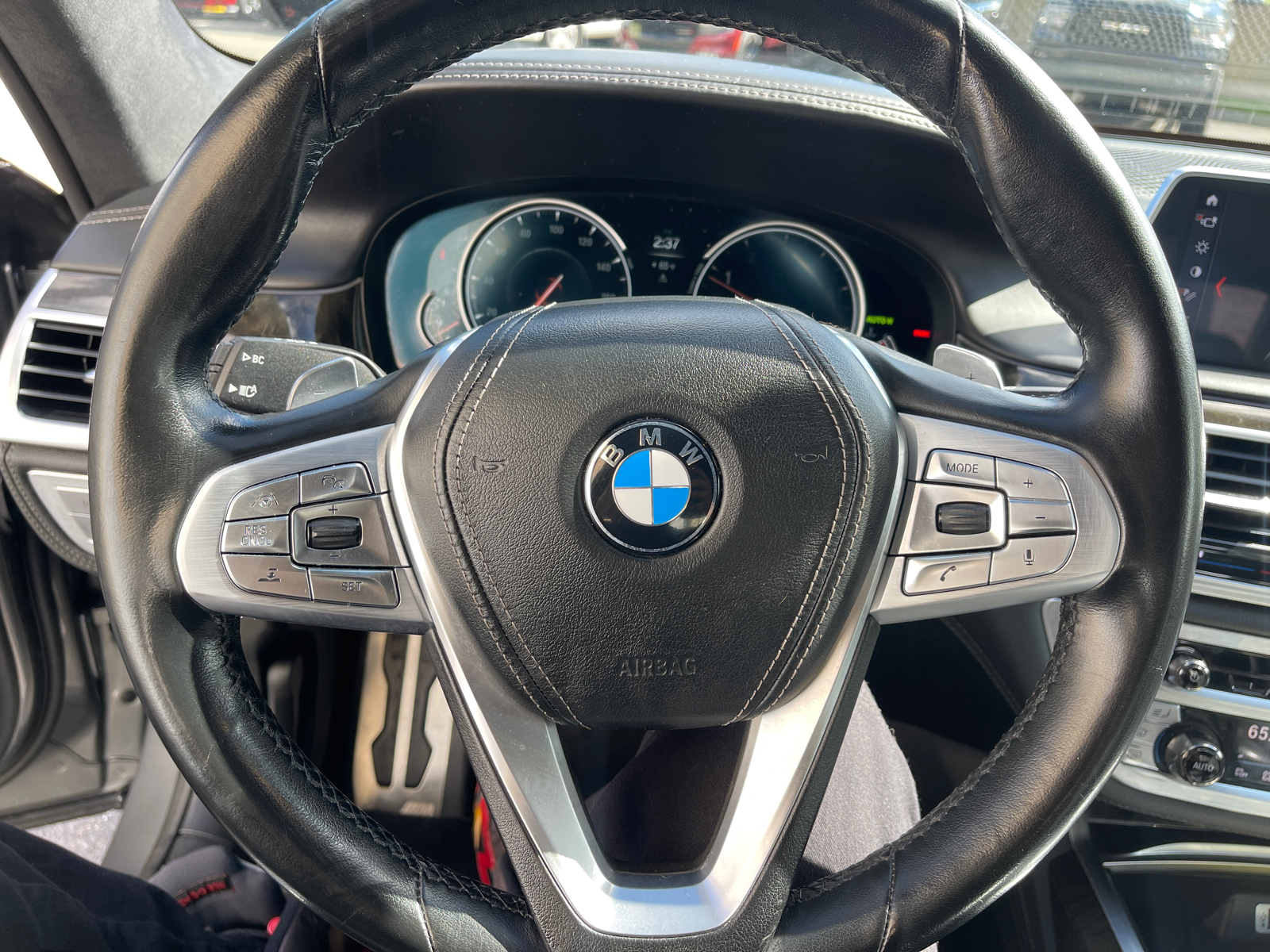 2018 BMW 750i / B7  29