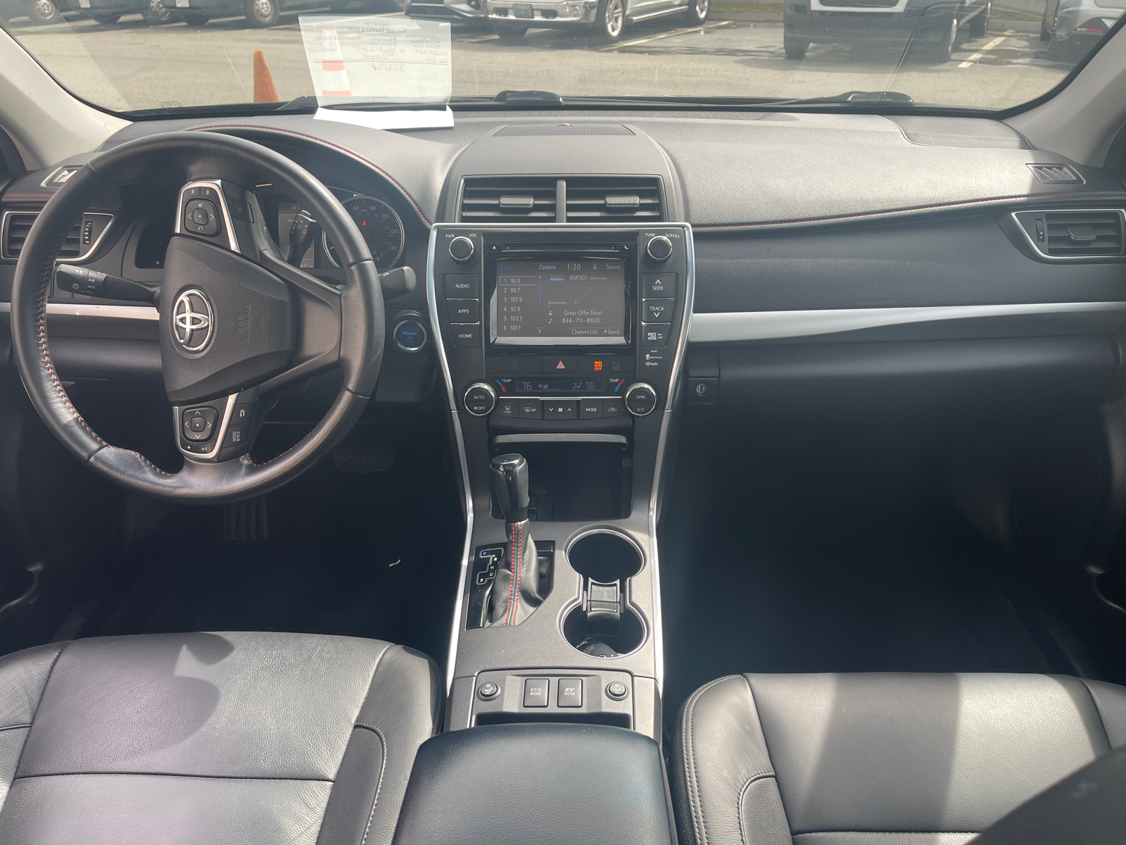 2015 Toyota Camry Hybrid SE 16