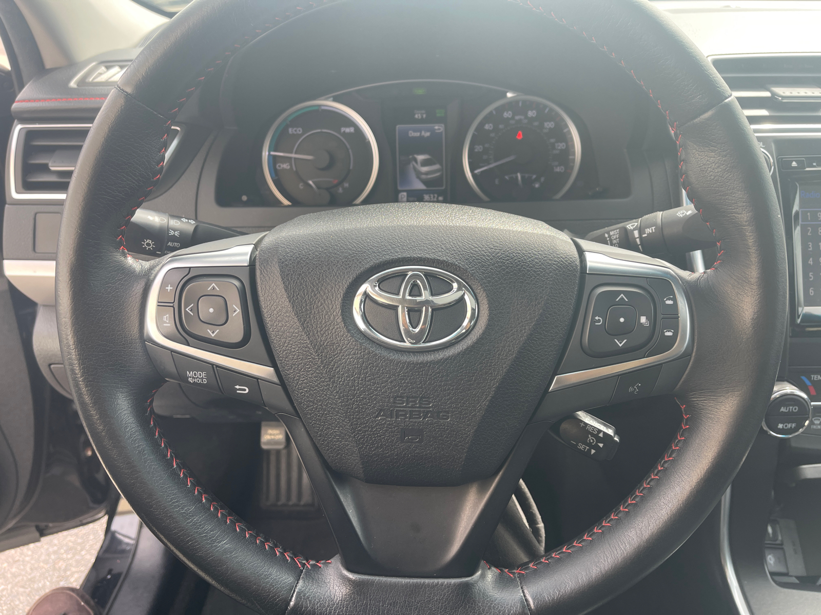 2015 Toyota Camry Hybrid SE 23
