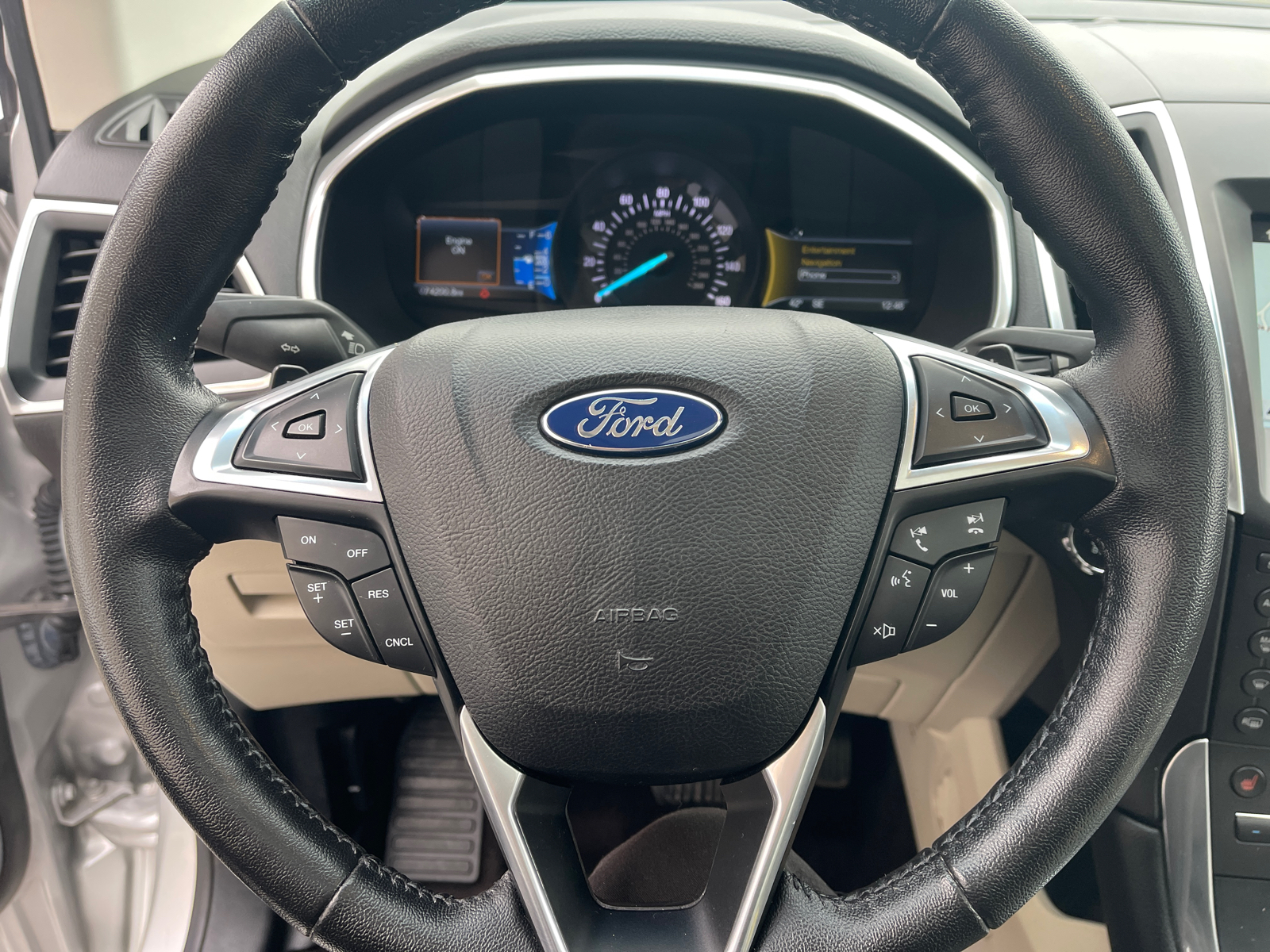 2016 Ford Edge Titanium 26