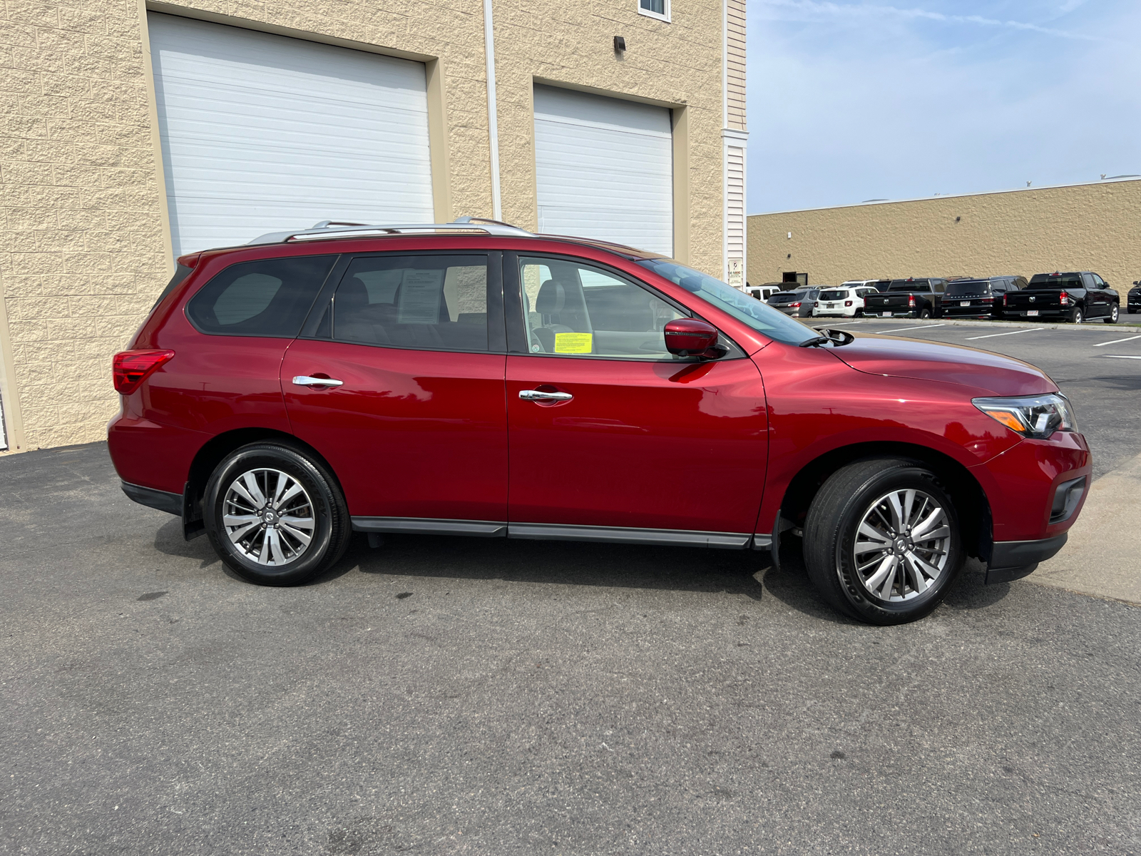 2020 Nissan Pathfinder SL 11