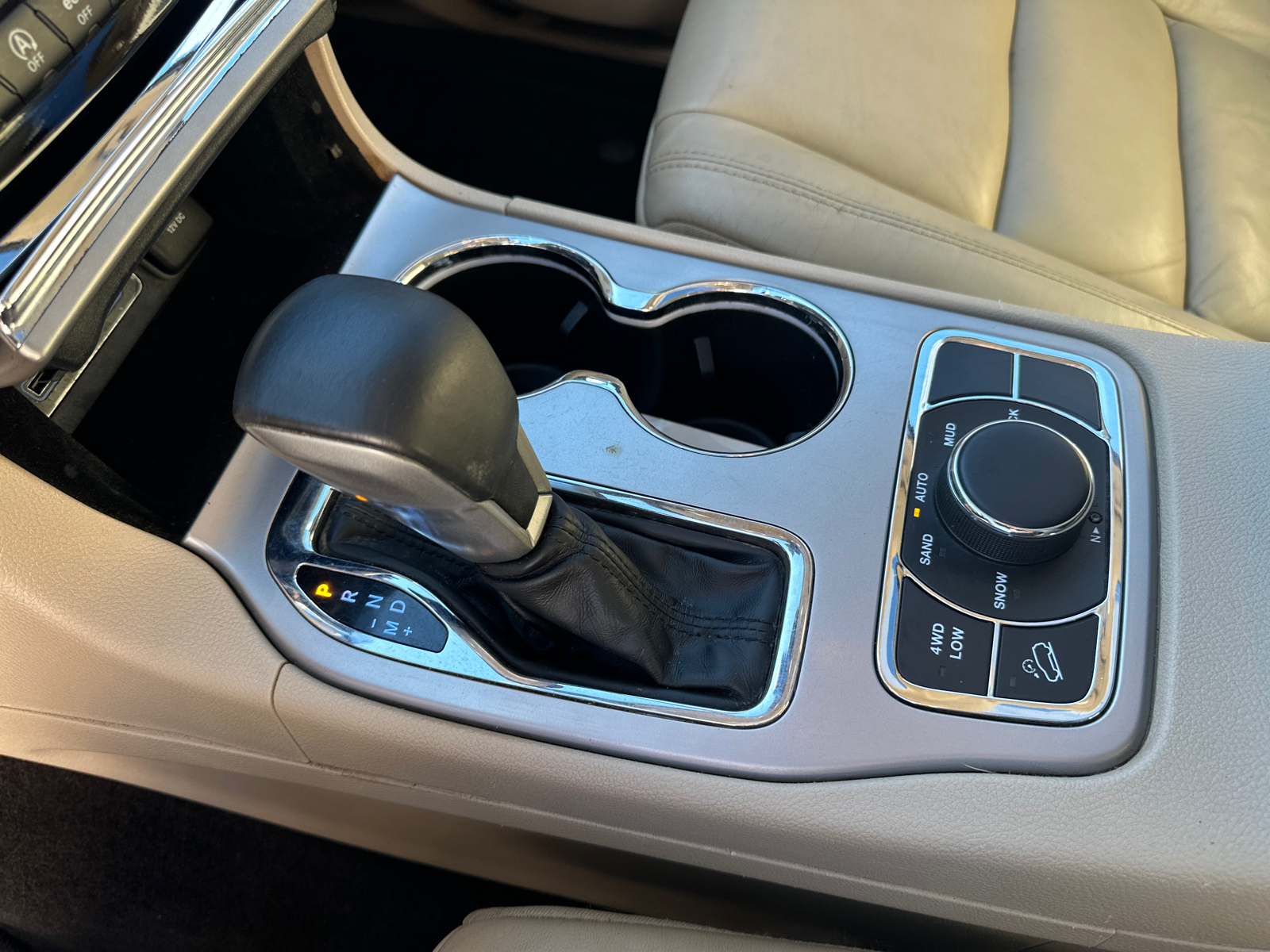 2019 Jeep Grand Cherokee Limited 28