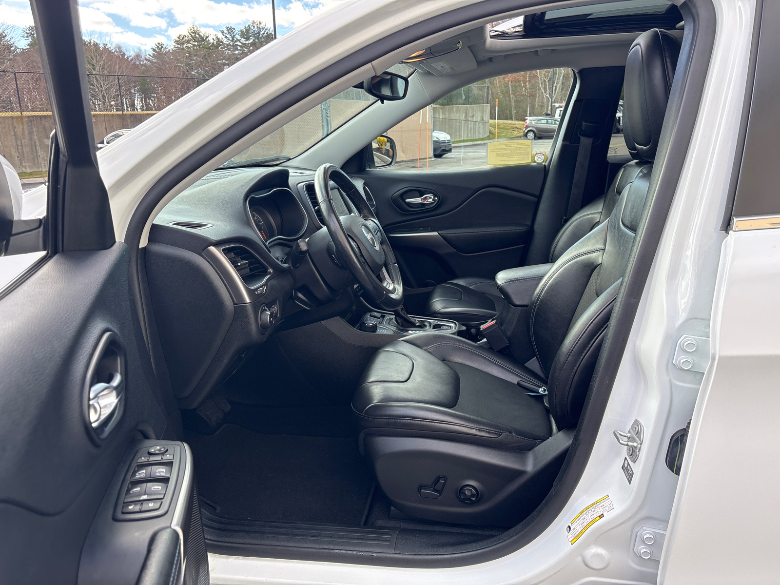 2021 Jeep Cherokee Latitude Plus 32