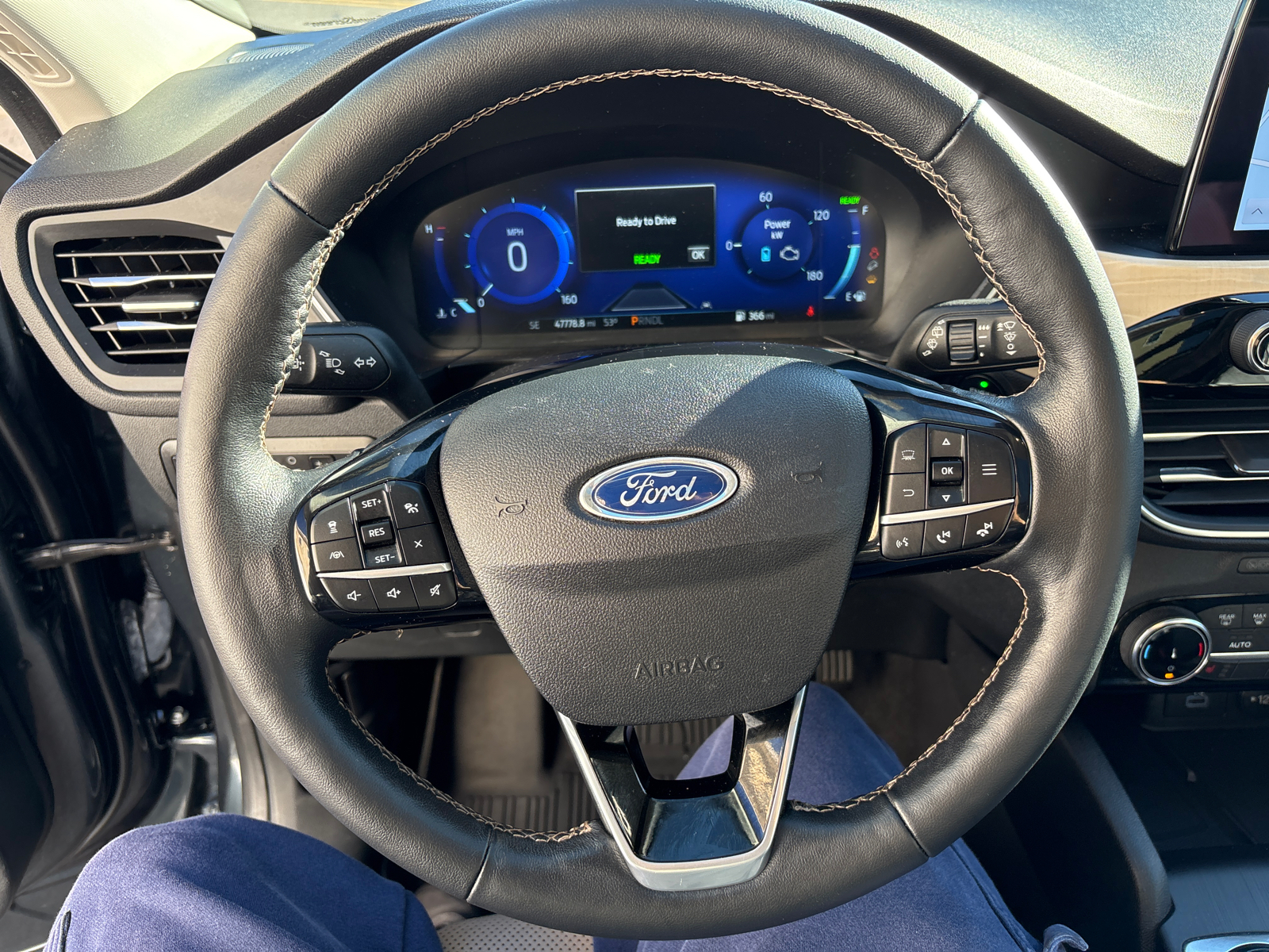 2022 Ford Escape Titanium Hybrid 22